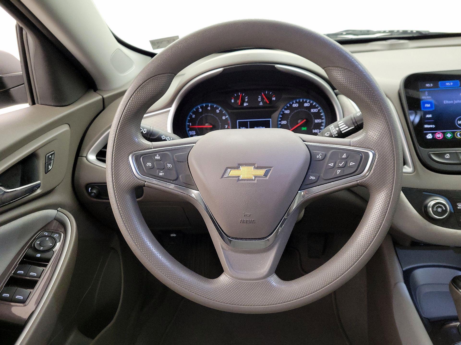 Thumbnail: 2020 Chevrolet Malibu - 10