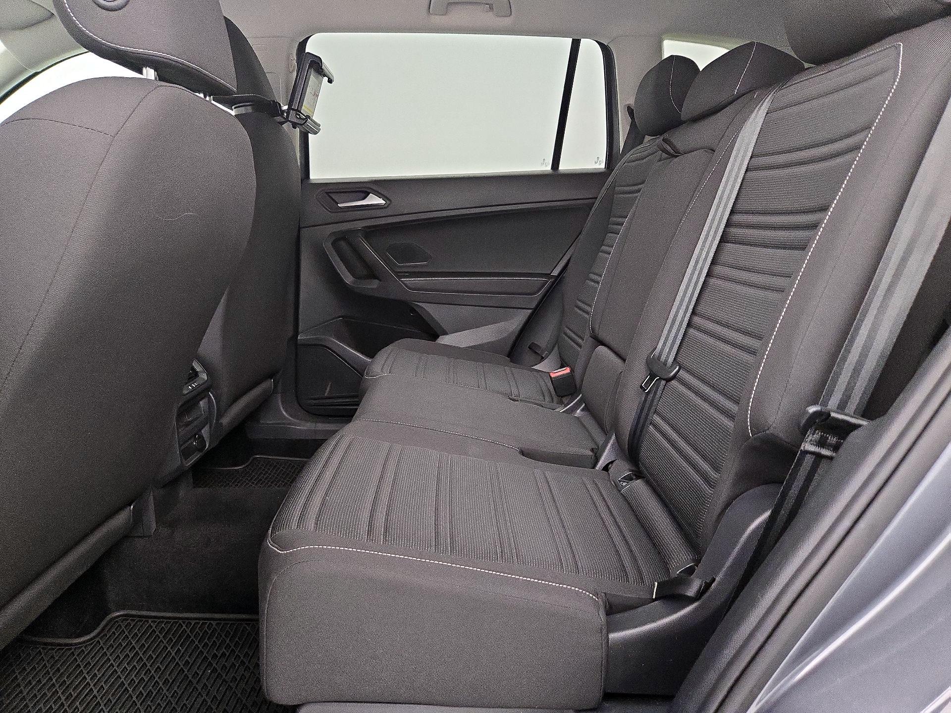 Thumbnail: 2022 Volkswagen Tiguan - 19