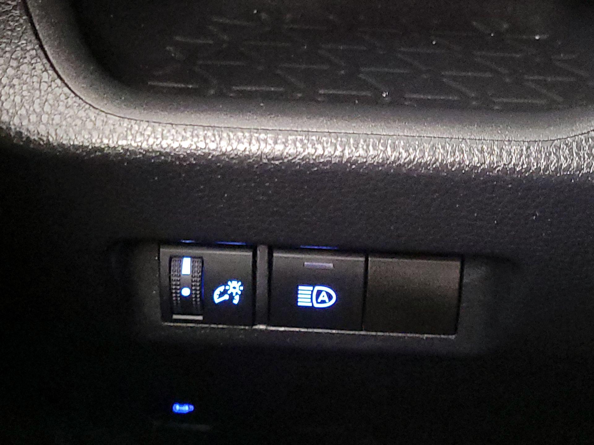 Thumbnail: 2020 Toyota RAV4 - 13