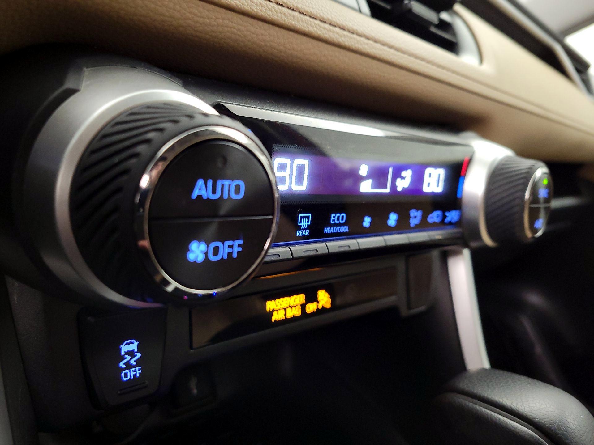 Thumbnail: 2020 Toyota RAV4 - 16