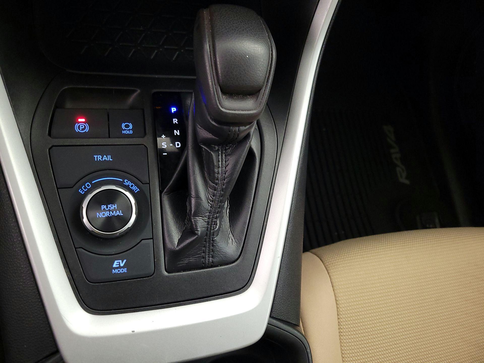 Thumbnail: 2020 Toyota RAV4 - 17