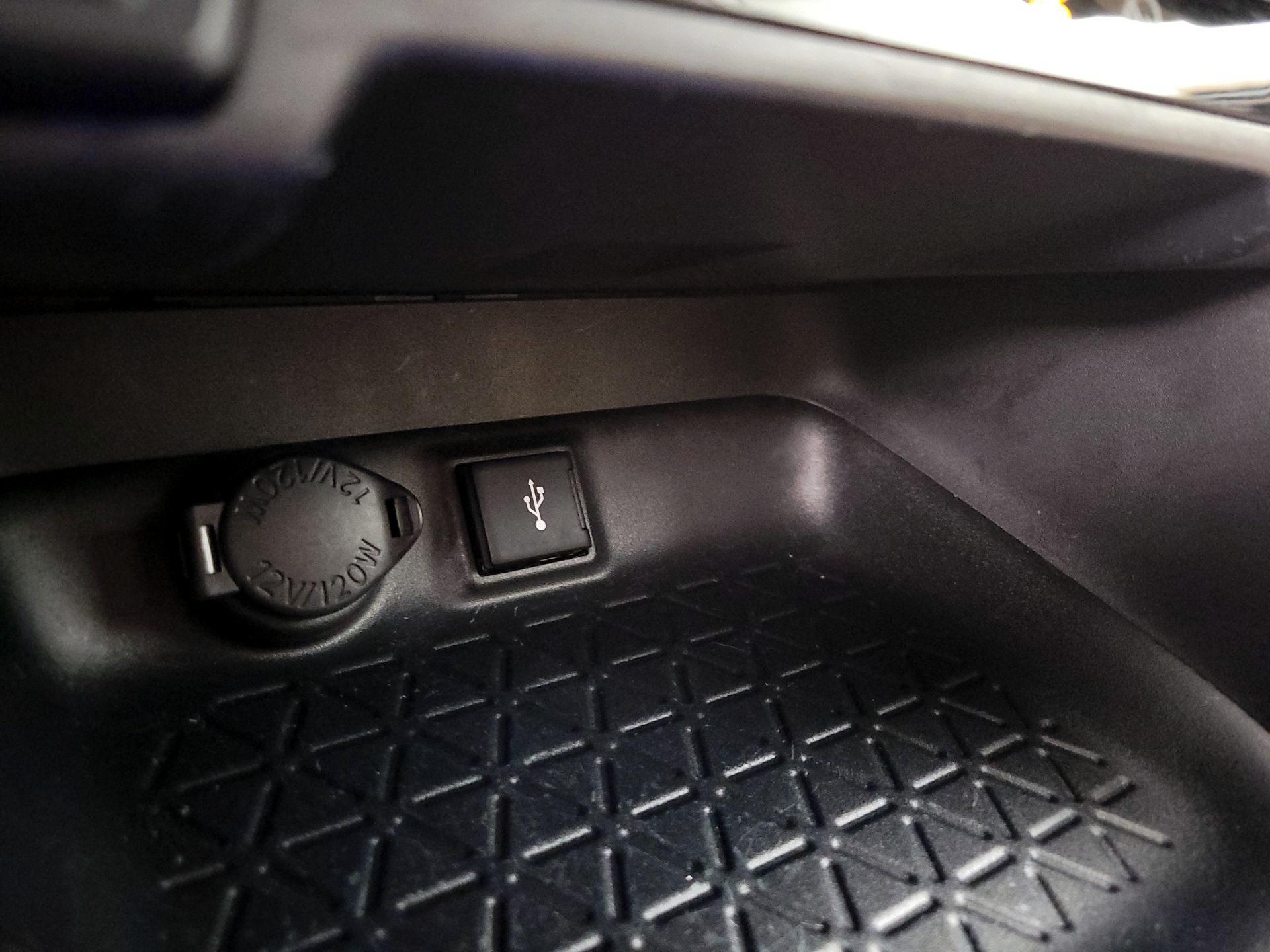 Thumbnail: 2020 Toyota RAV4 - 18