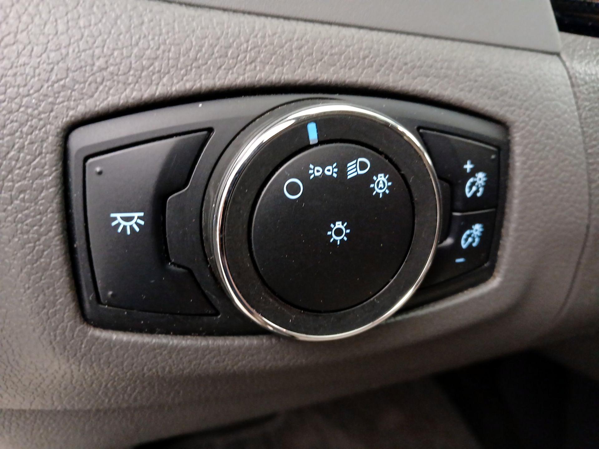 Thumbnail: 2014 Ford Edge - 13