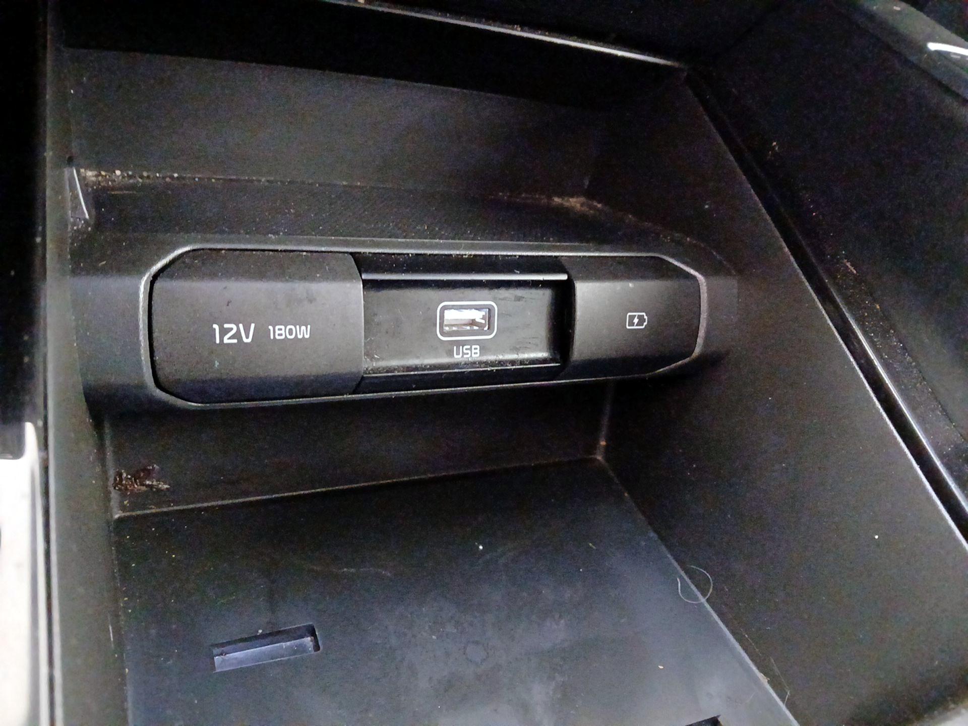 Thumbnail: 2020 Kia Telluride - 18