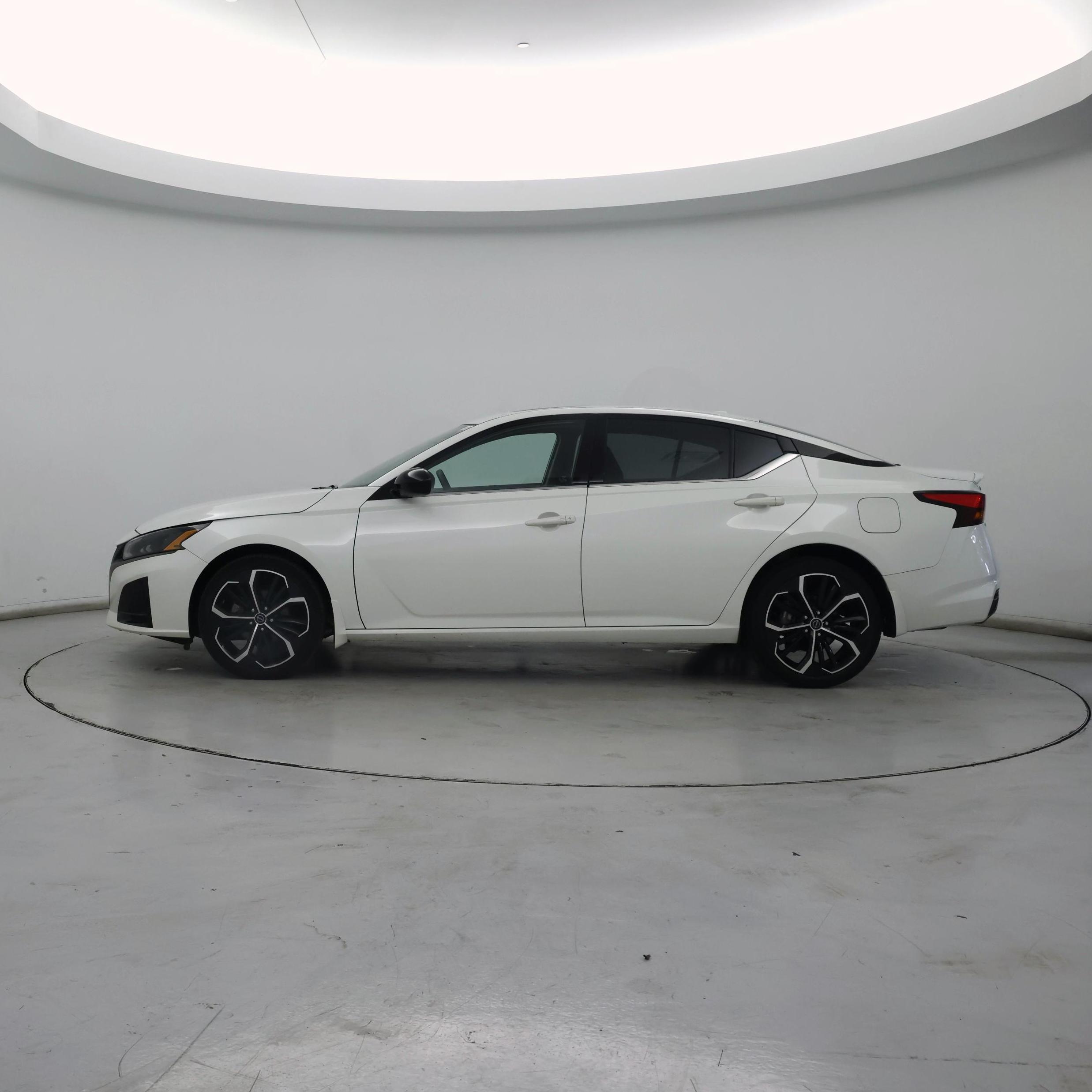 Thumbnail: 2023 Nissan Altima - 3