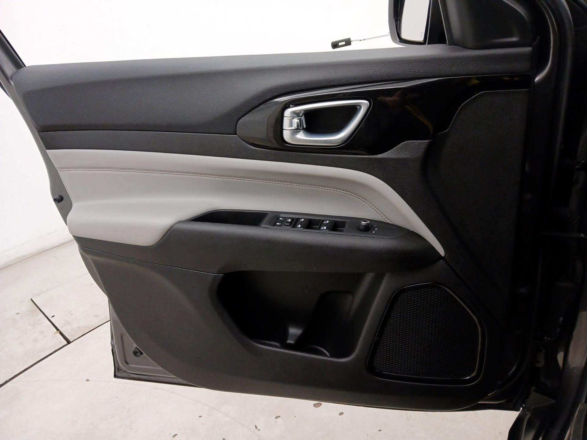 Thumbnail: 2023 Jeep Compass - 12