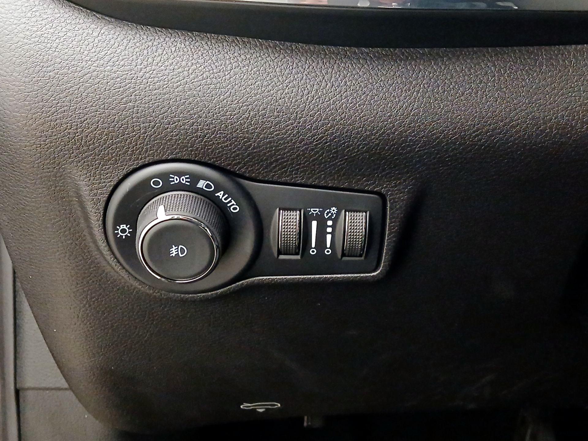 Thumbnail: 2023 Jeep Compass - 13