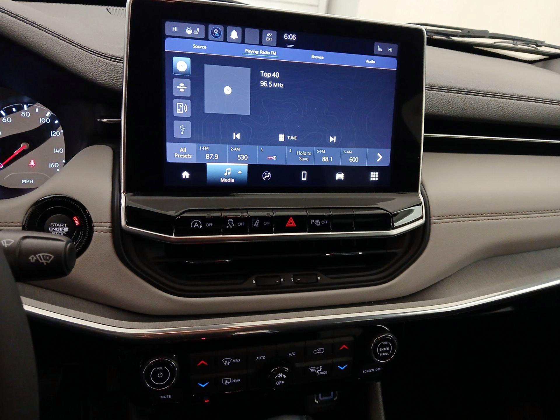 Thumbnail: 2023 Jeep Compass - 15