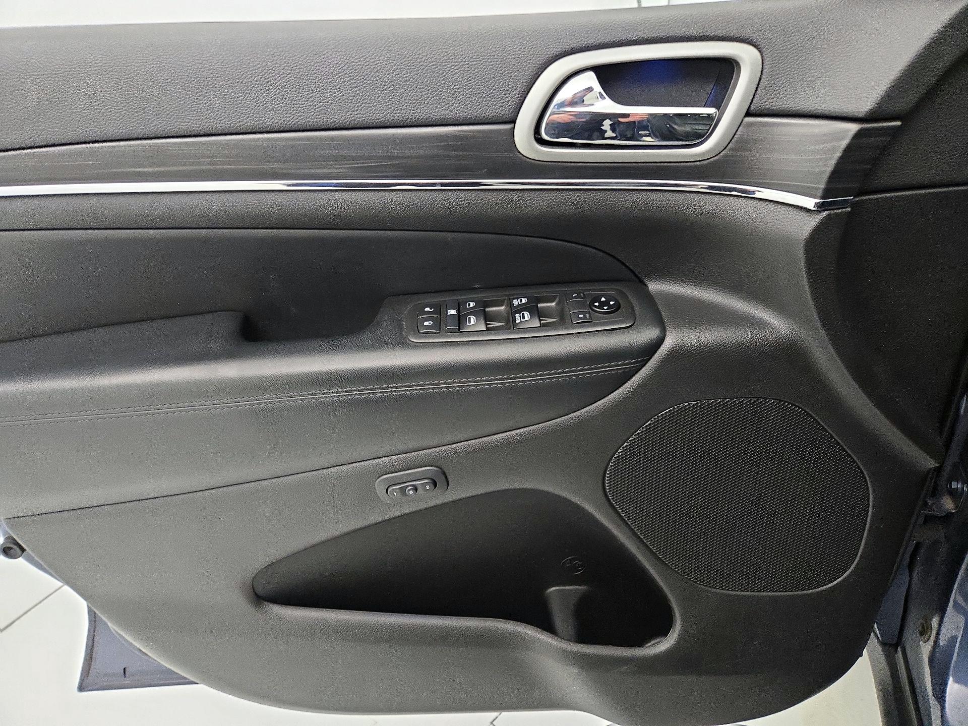 Thumbnail: 2021 Jeep Grand Cherokee - 12