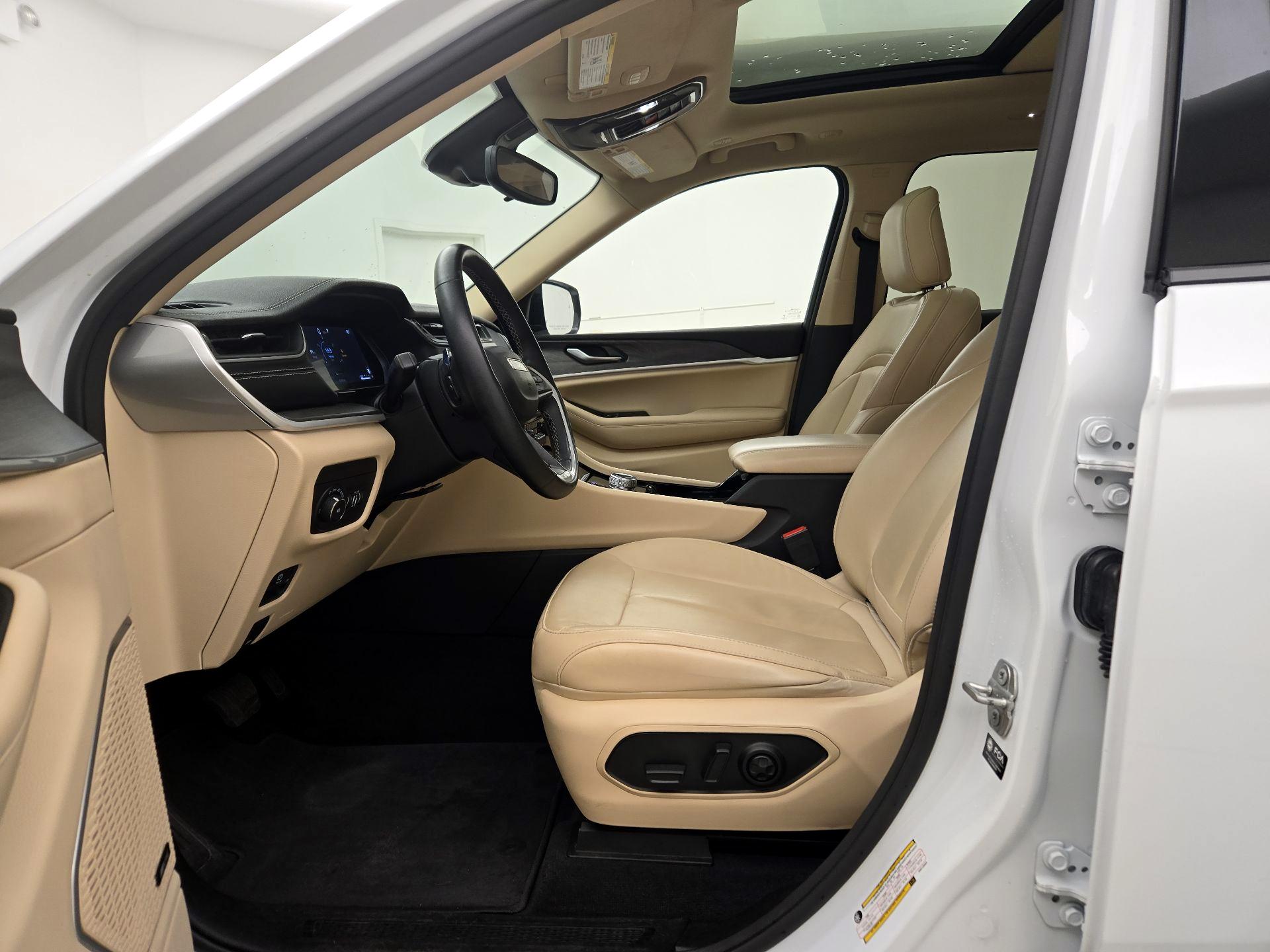 Thumbnail: 2022 Jeep Grand Cherokee L - 11