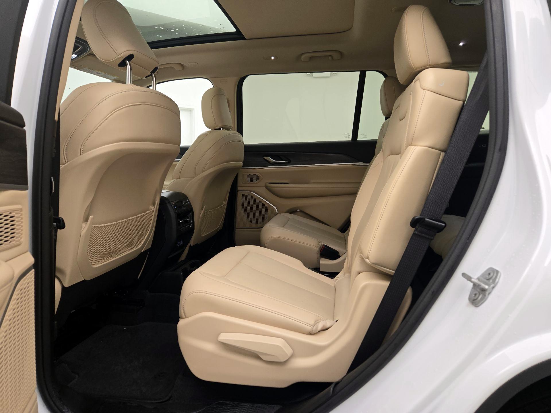 Thumbnail: 2022 Jeep Grand Cherokee L - 20