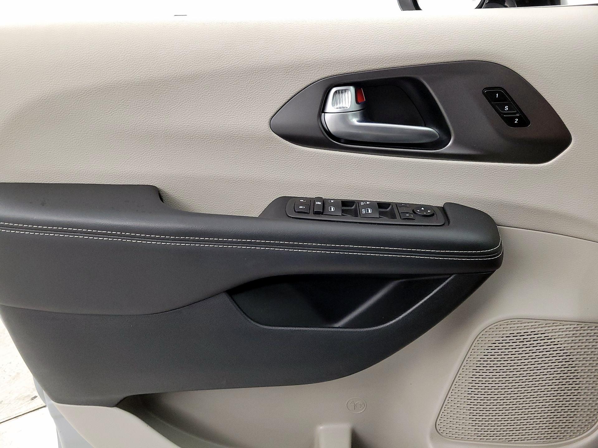 Thumbnail: 2024 Chrysler Pacifica - 12