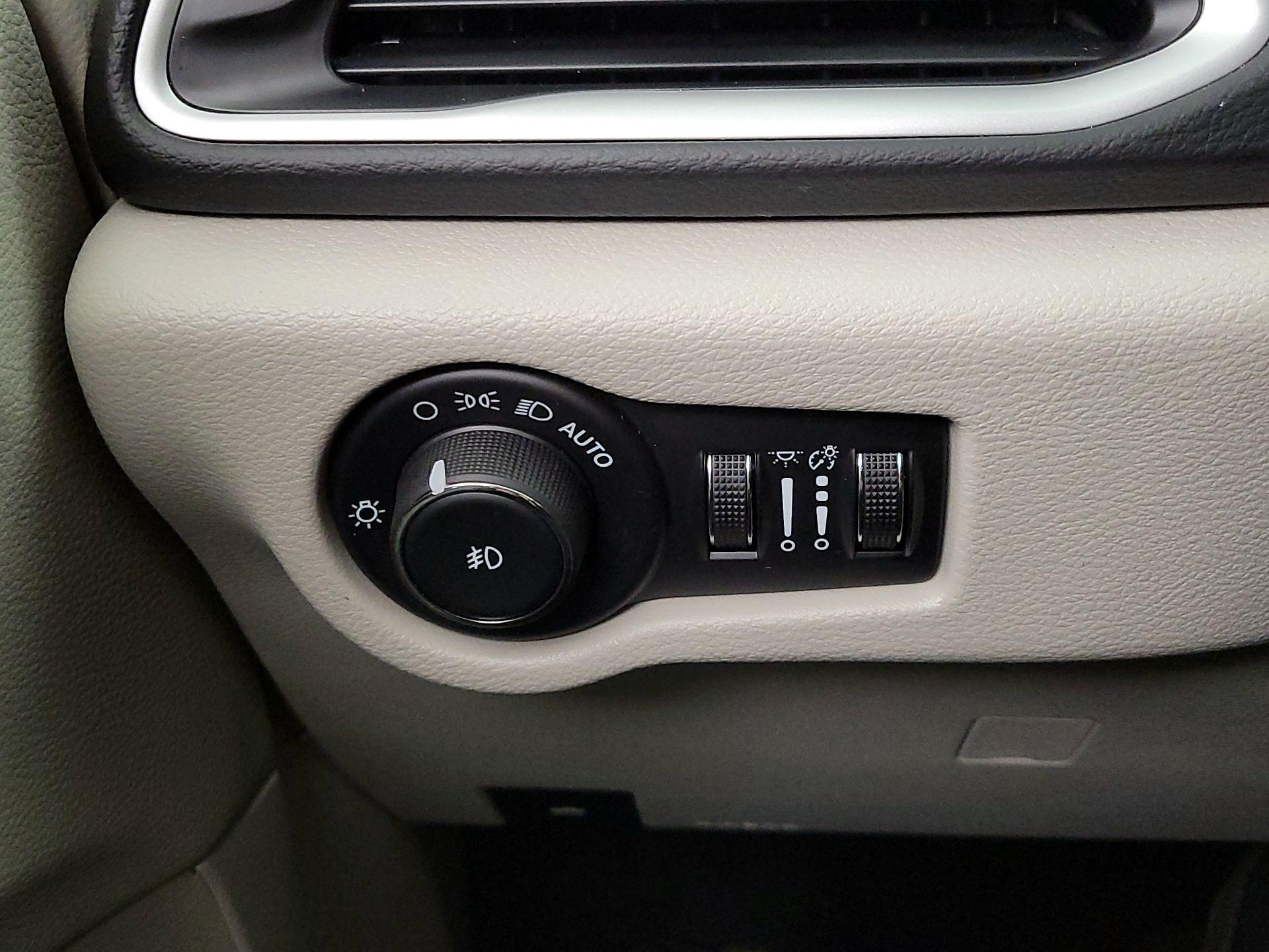 Thumbnail: 2024 Chrysler Pacifica - 13