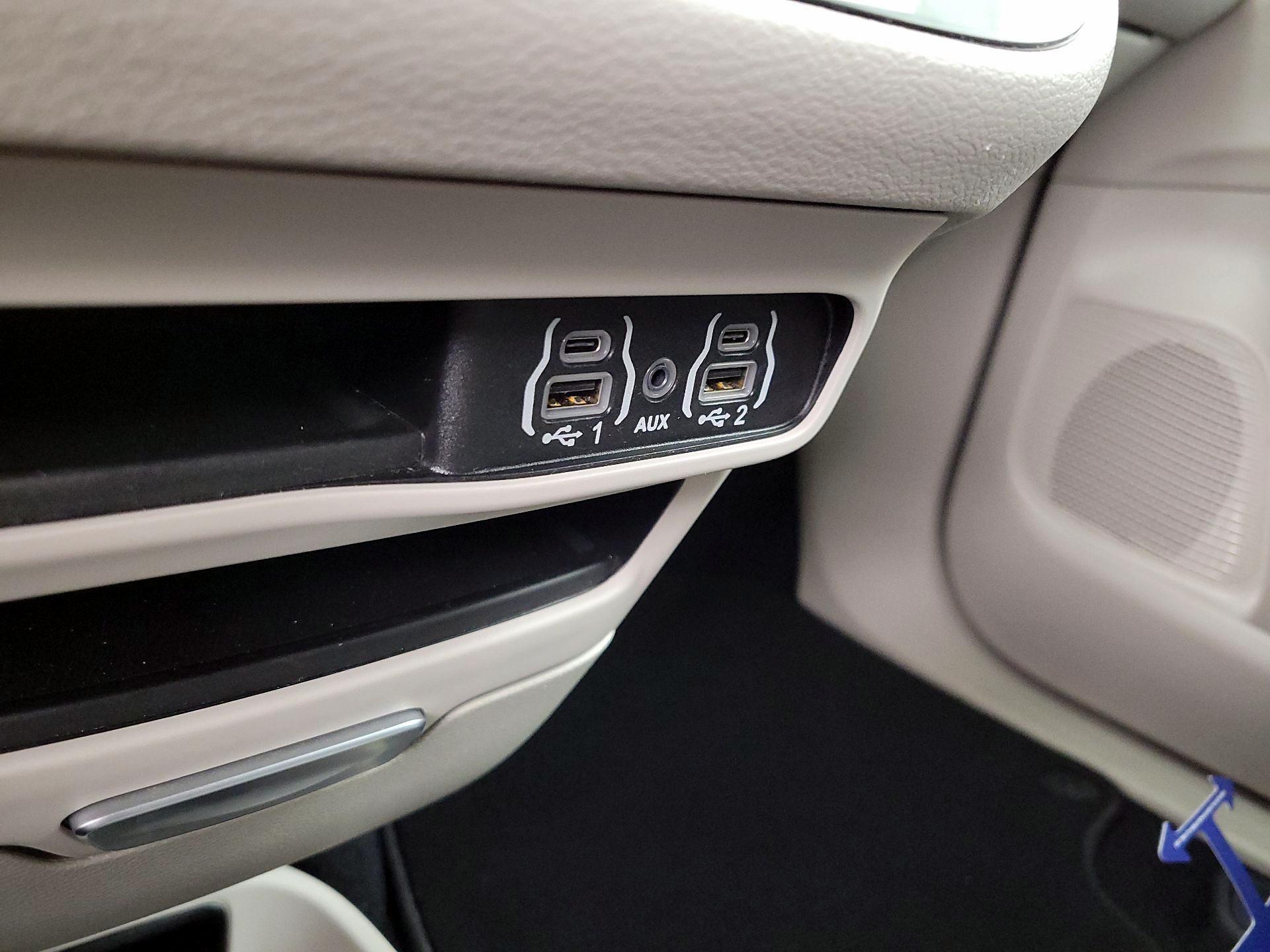 Thumbnail: 2024 Chrysler Pacifica - 18