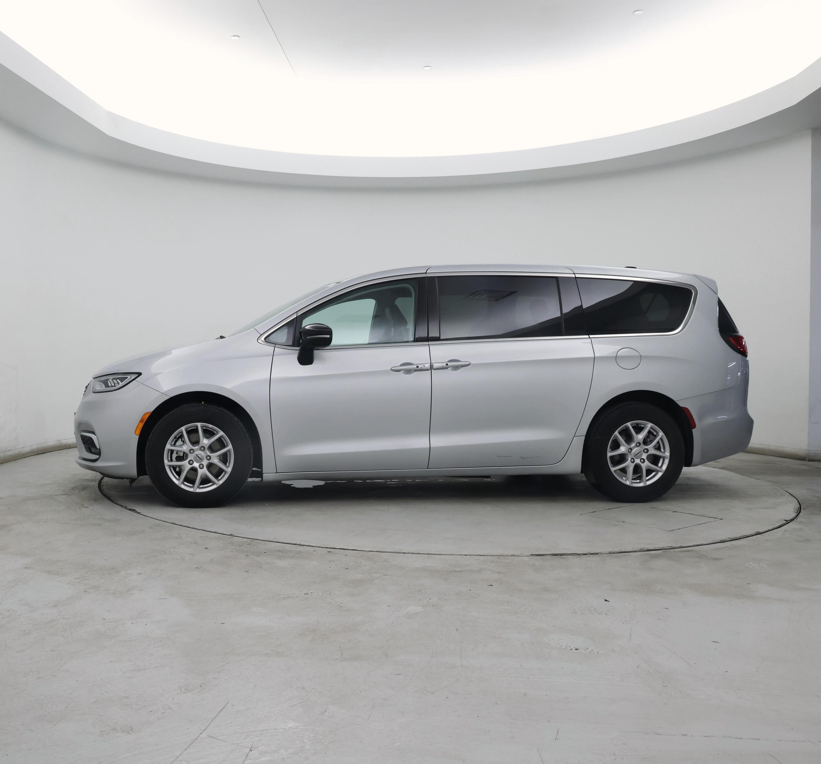 Thumbnail: 2024 Chrysler Pacifica - 3