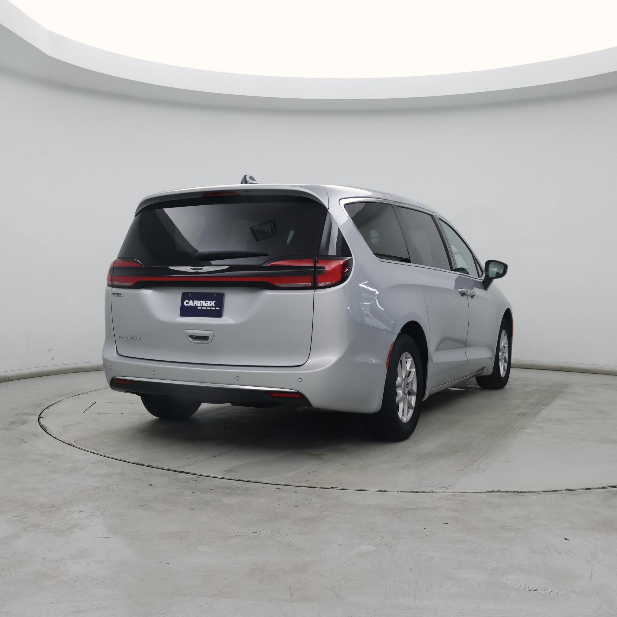 Thumbnail: 2024 Chrysler Pacifica - 8