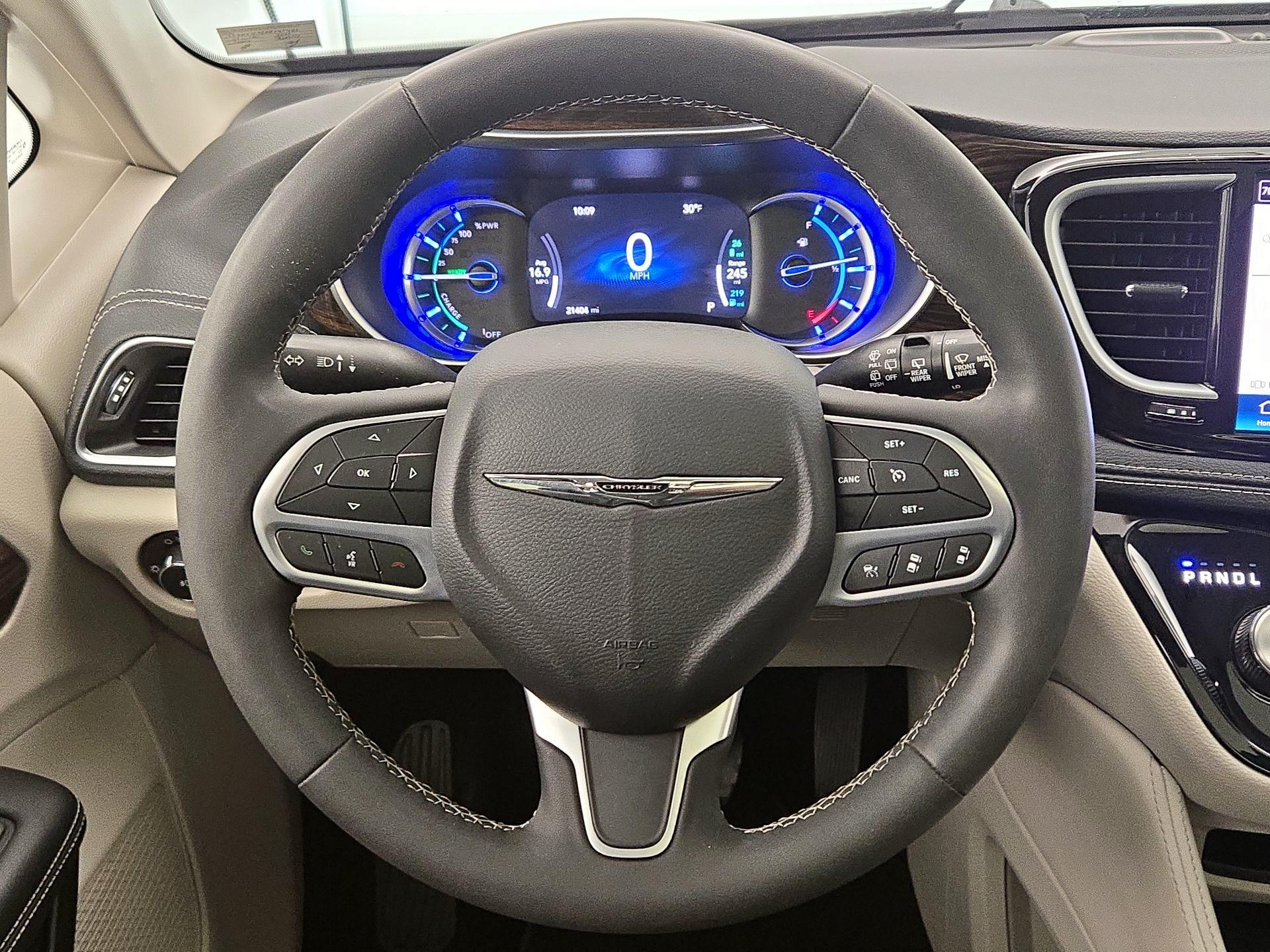 Thumbnail: 2023 Chrysler Pacifica - 10