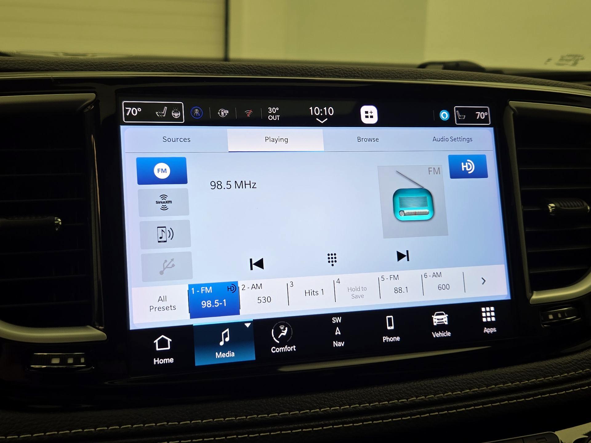 Thumbnail: 2023 Chrysler Pacifica - 16