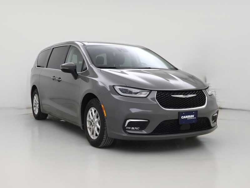 2023 Chrysler Pacifica Touring L -
                  East Haven, CT