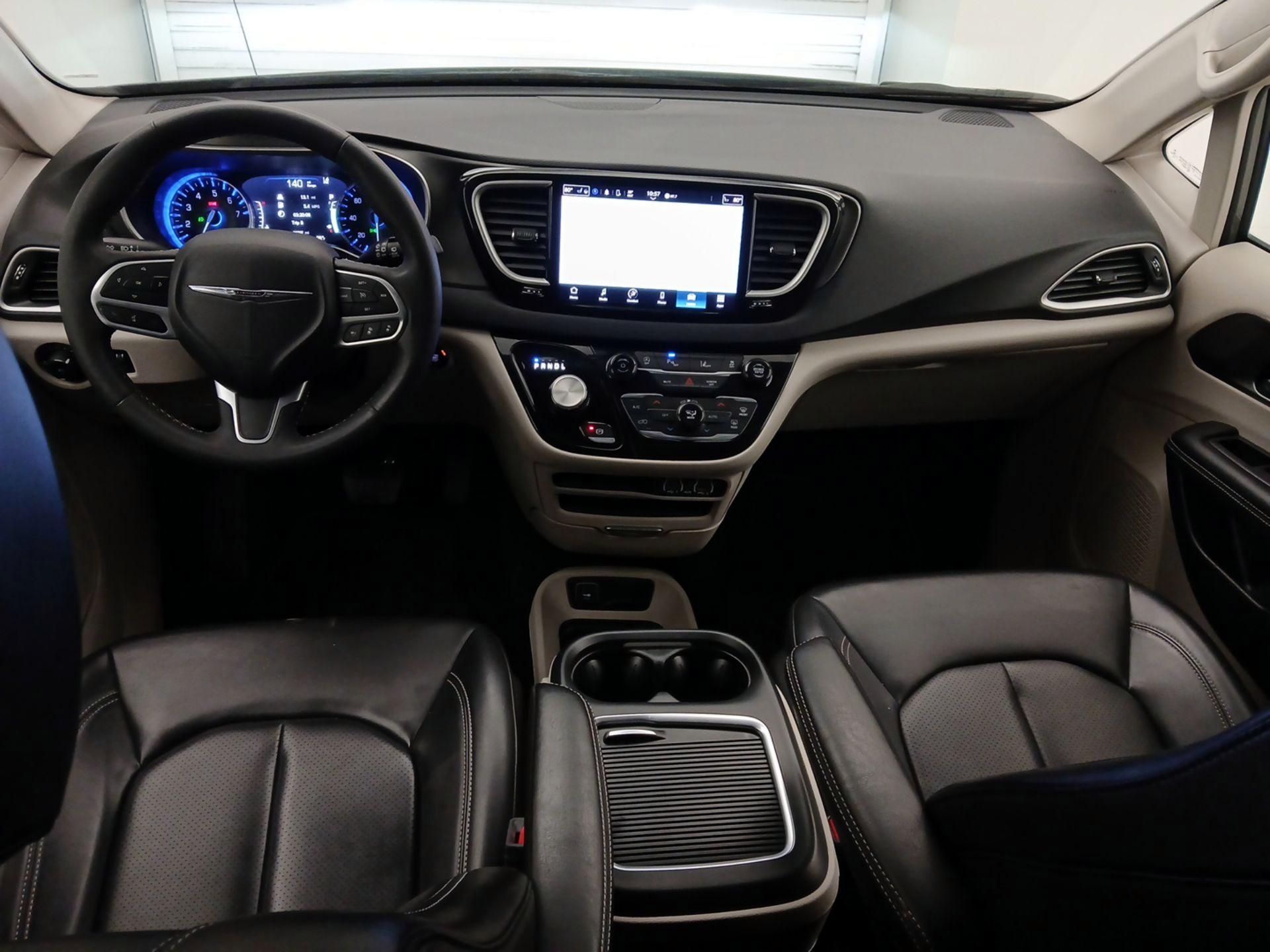 Thumbnail: 2023 Chrysler Pacifica - 9