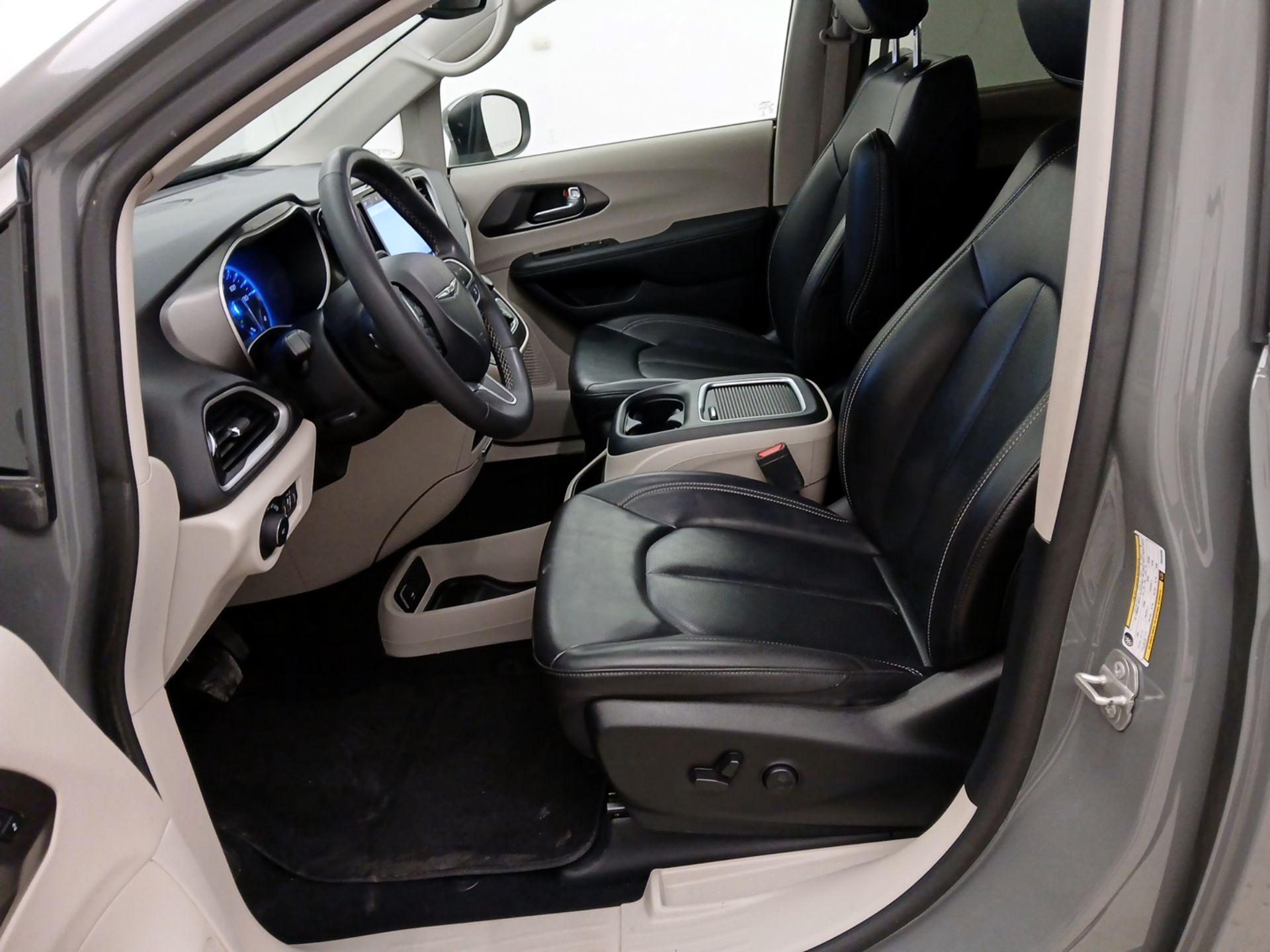 Thumbnail: 2023 Chrysler Pacifica - 11