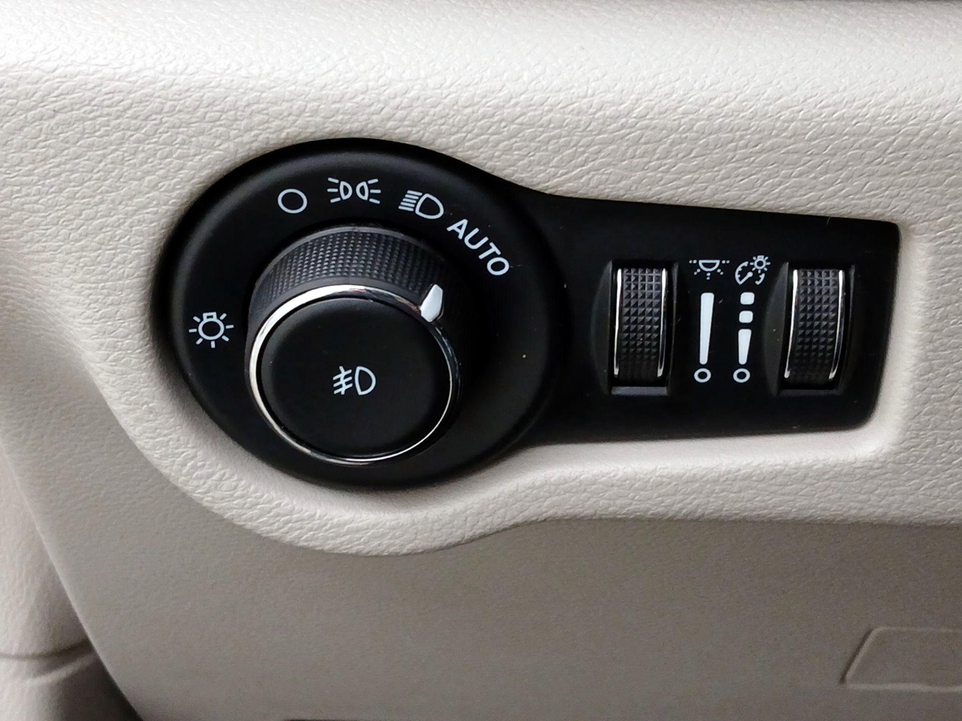 Thumbnail: 2023 Chrysler Pacifica - 13