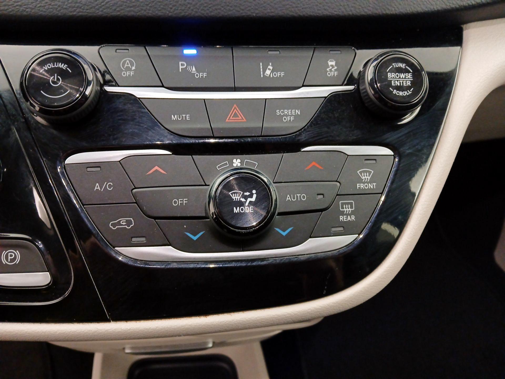 Thumbnail: 2023 Chrysler Pacifica - 16