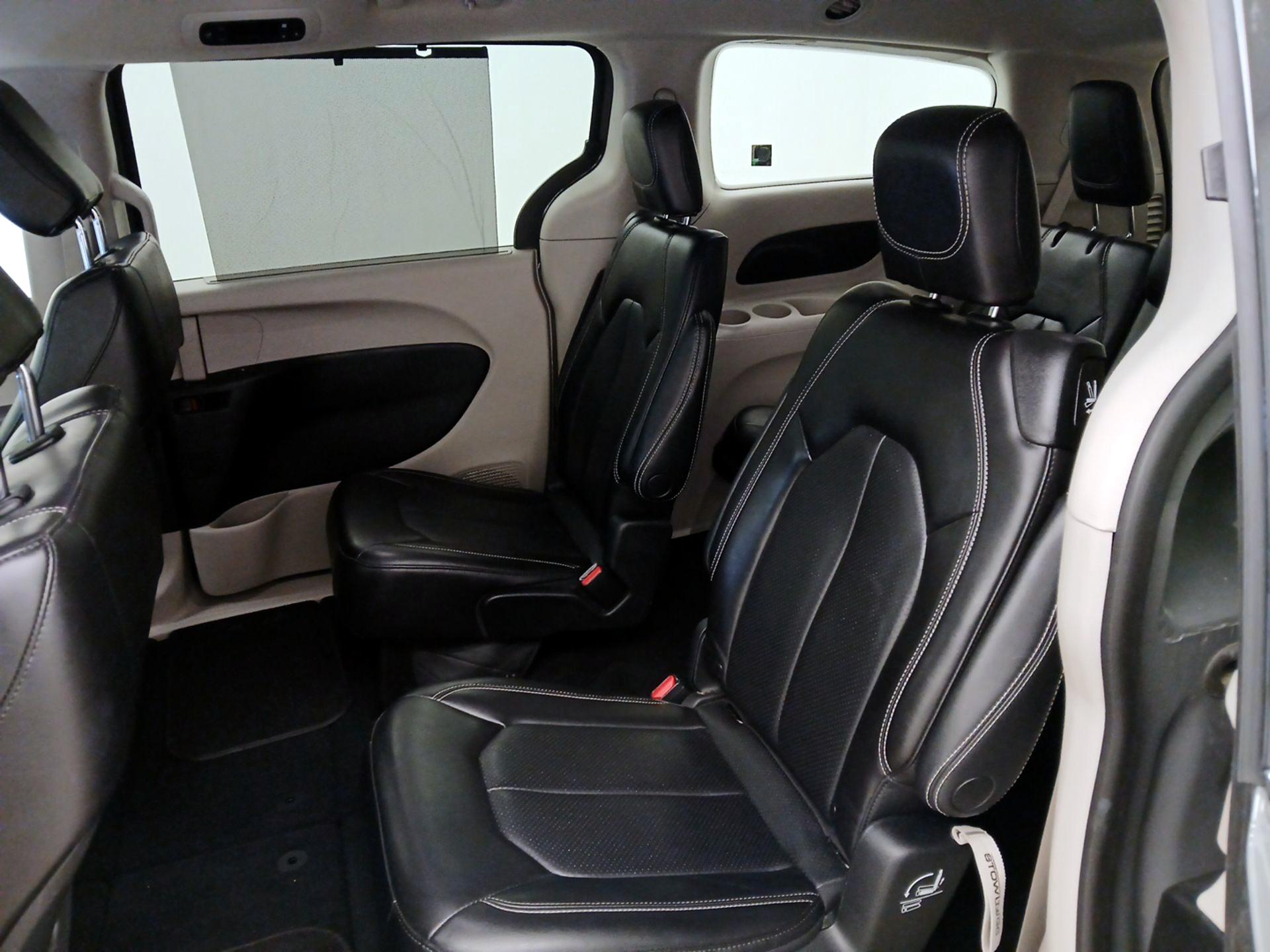 Thumbnail: 2023 Chrysler Pacifica - 19