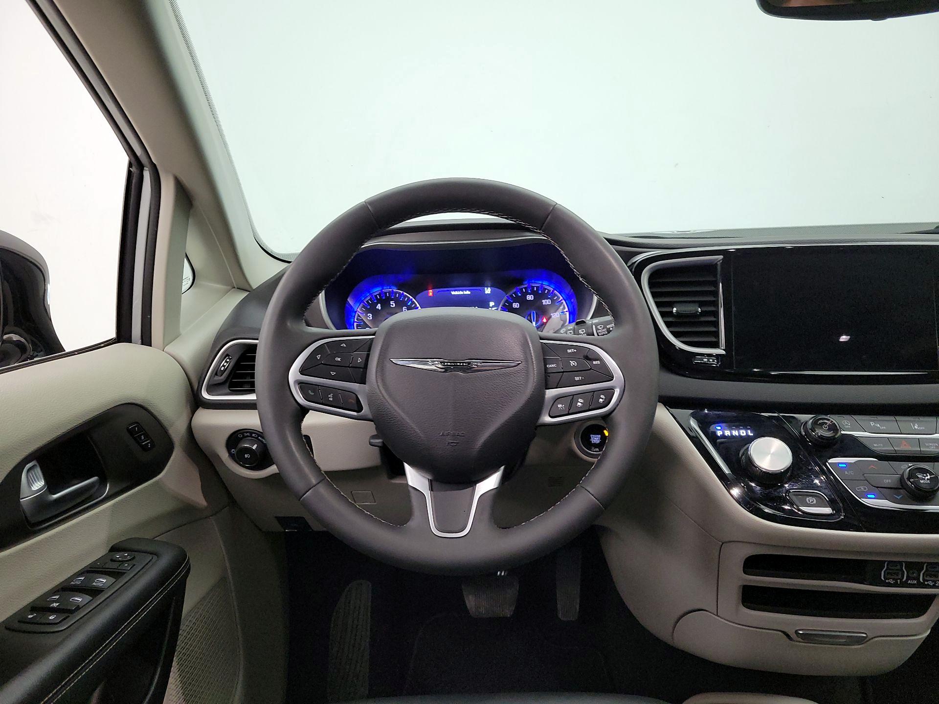 Thumbnail: 2024 Chrysler Pacifica - 10