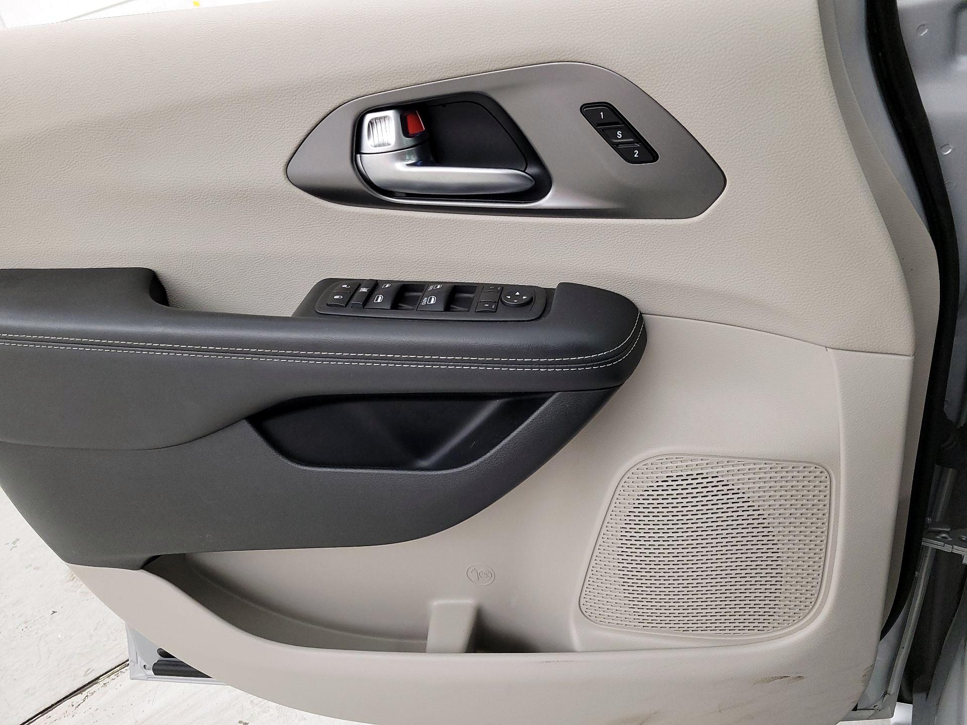 Thumbnail: 2024 Chrysler Pacifica - 12