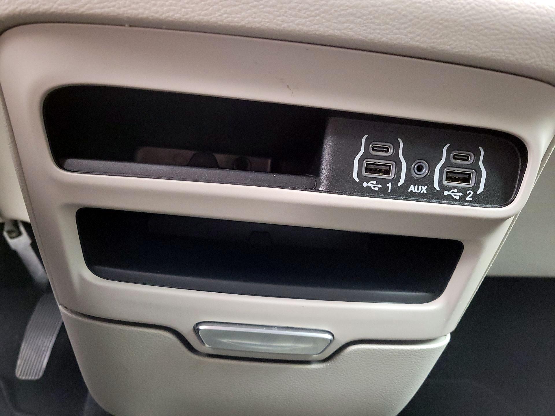 Thumbnail: 2024 Chrysler Pacifica - 18