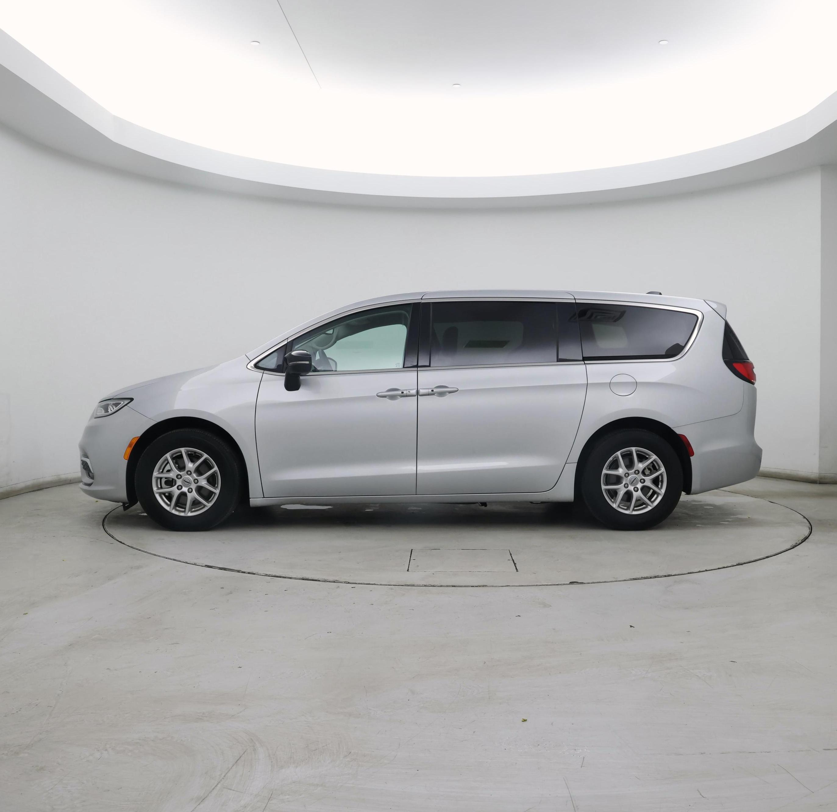 Thumbnail: 2024 Chrysler Pacifica - 3