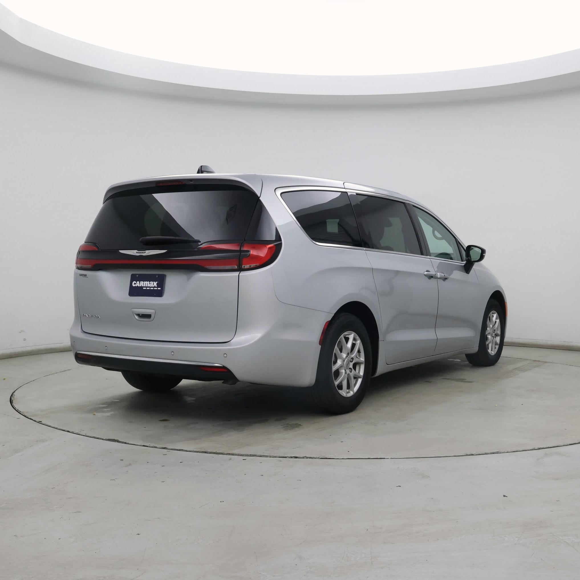 Thumbnail: 2024 Chrysler Pacifica - 8