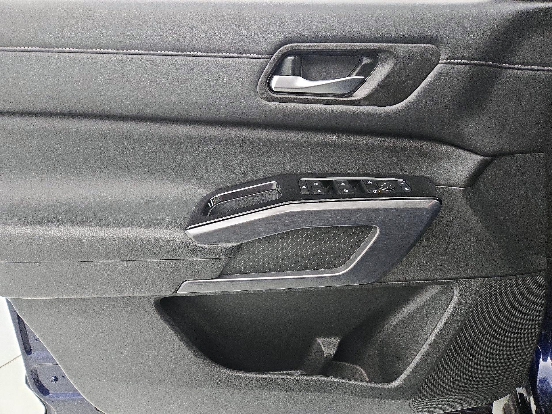 Thumbnail: 2023 Nissan Pathfinder - 12