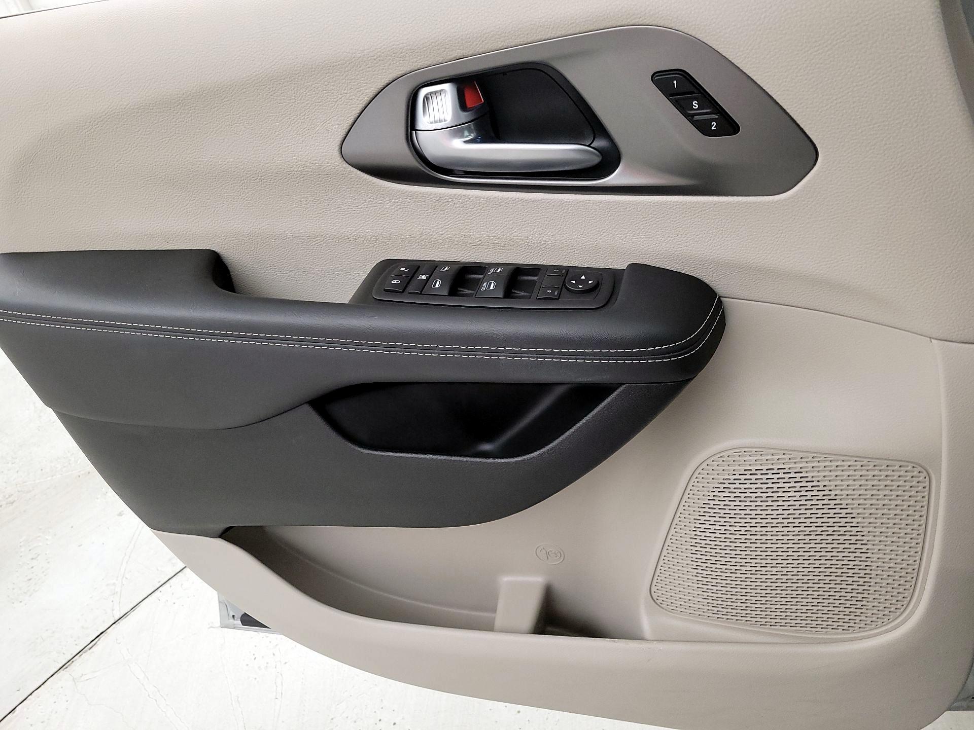 Thumbnail: 2024 Chrysler Pacifica - 12