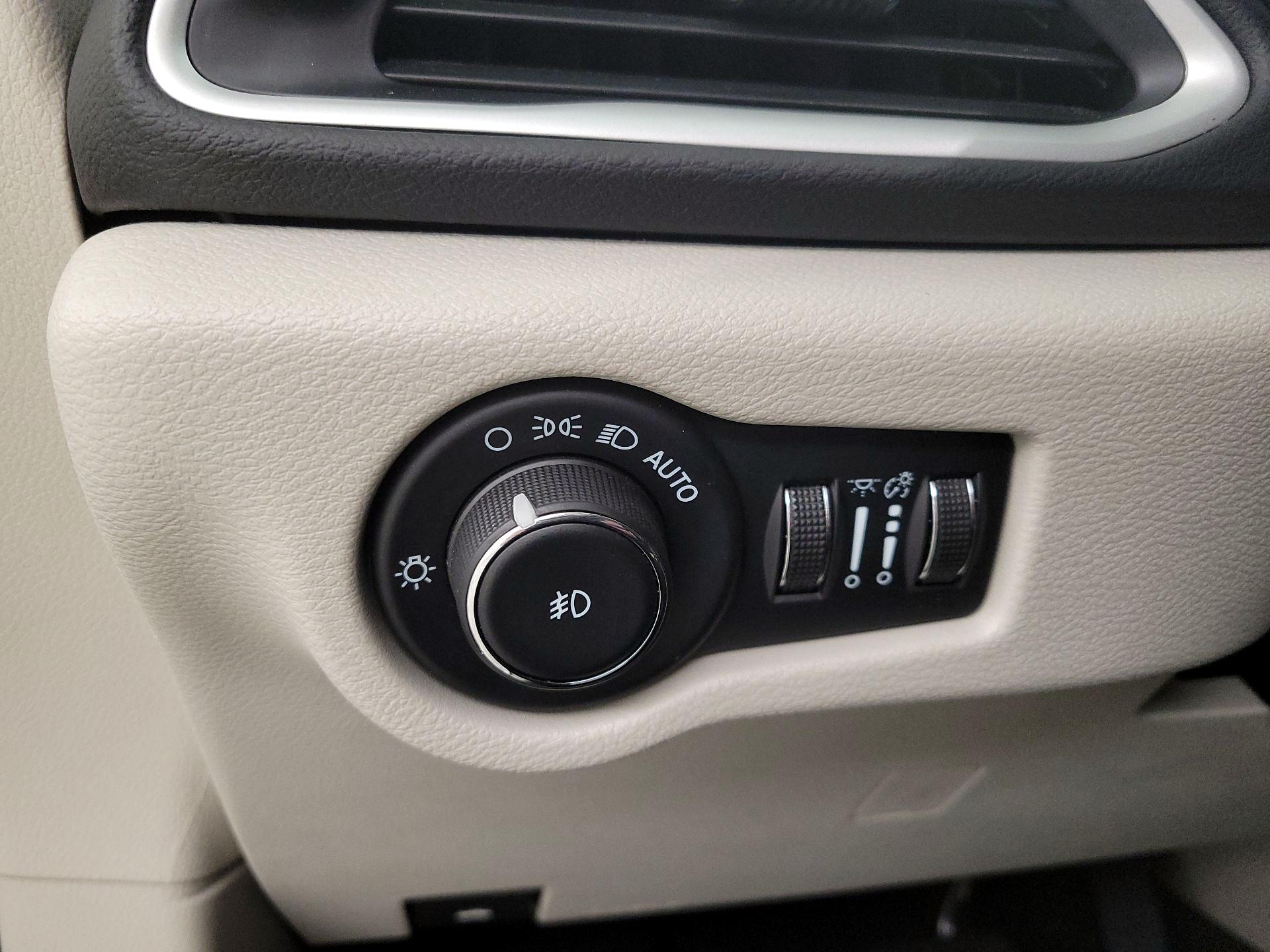 Thumbnail: 2024 Chrysler Pacifica - 13