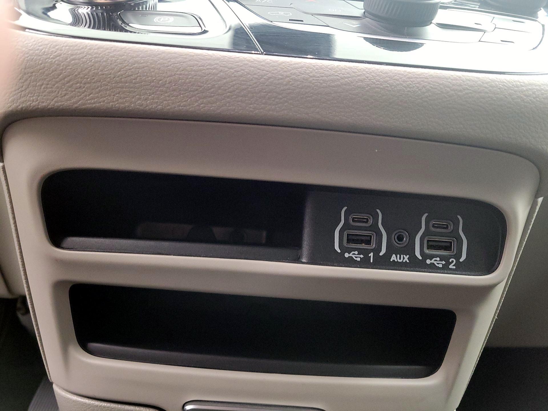 Thumbnail: 2024 Chrysler Pacifica - 18