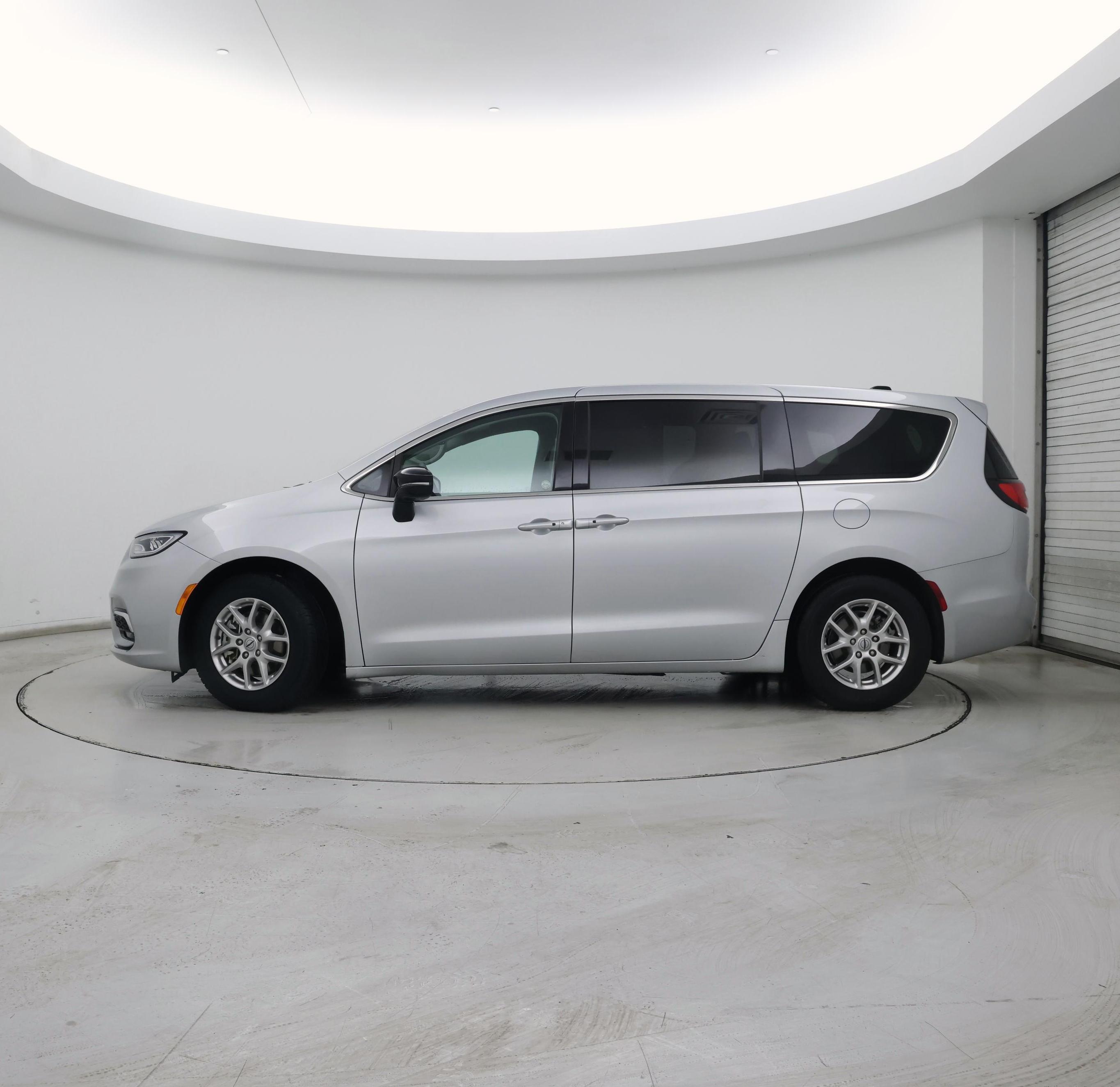 Thumbnail: 2024 Chrysler Pacifica - 3