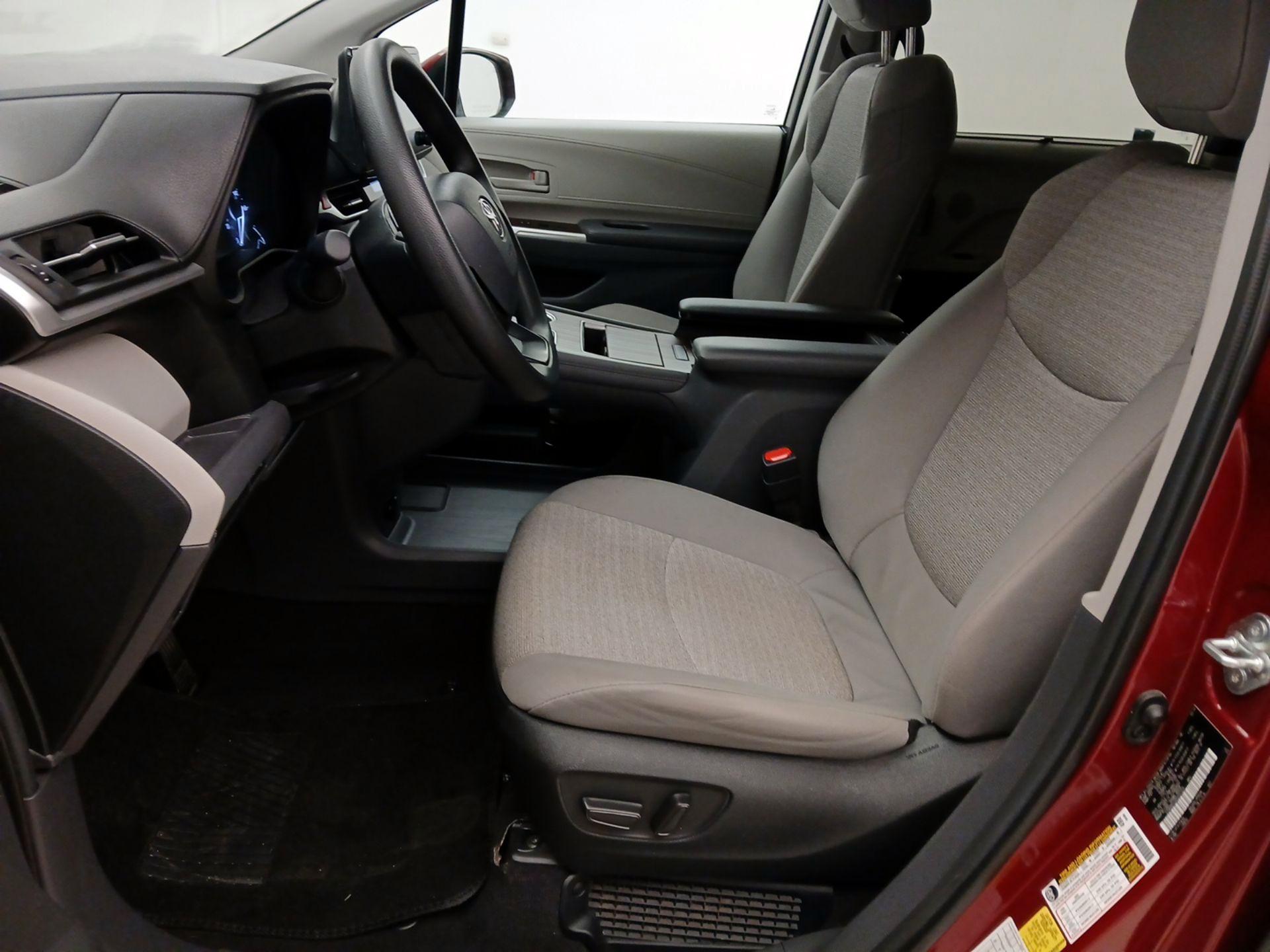 Thumbnail: 2024 Toyota Sienna - 11