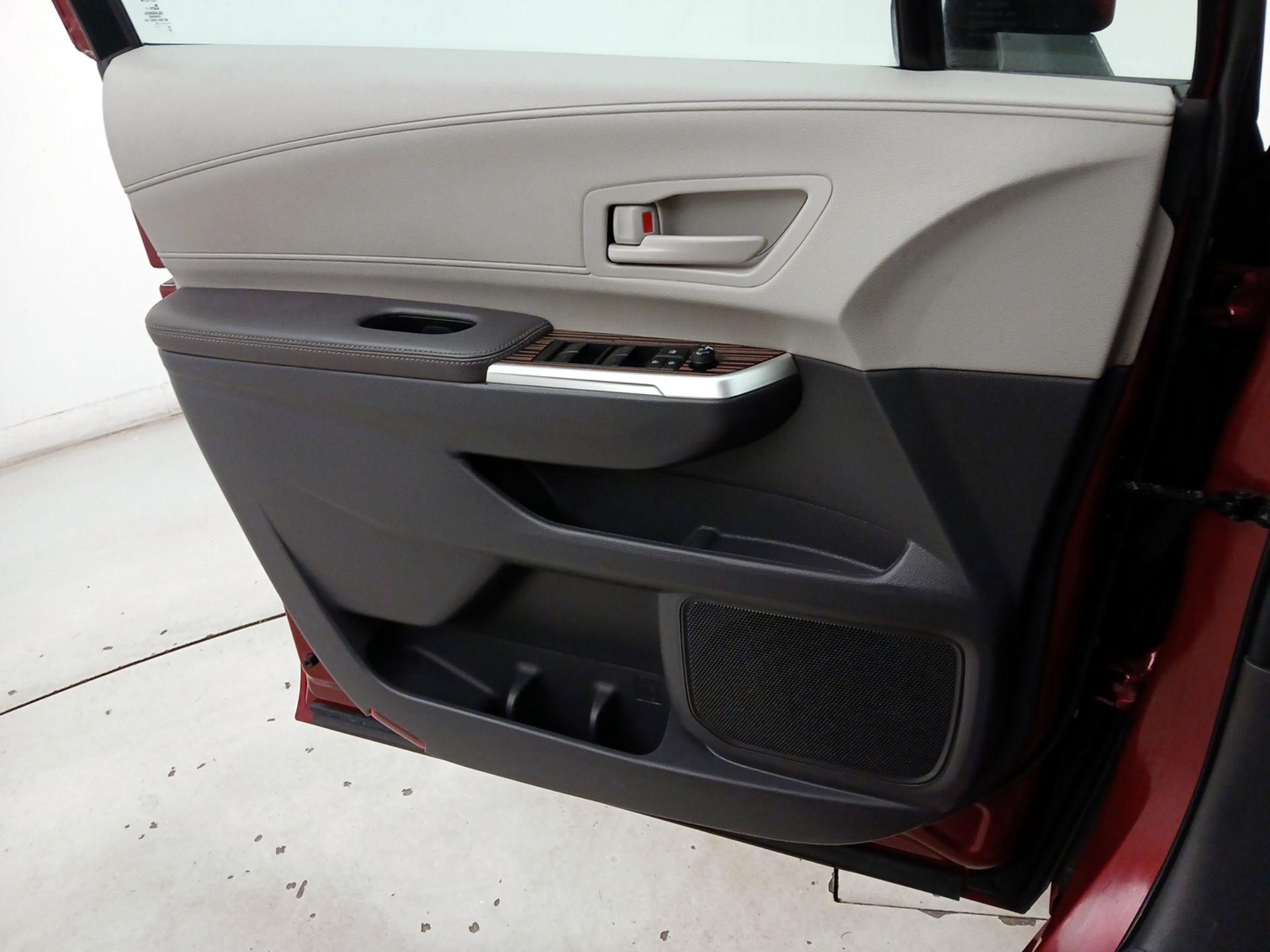 Thumbnail: 2024 Toyota Sienna - 12