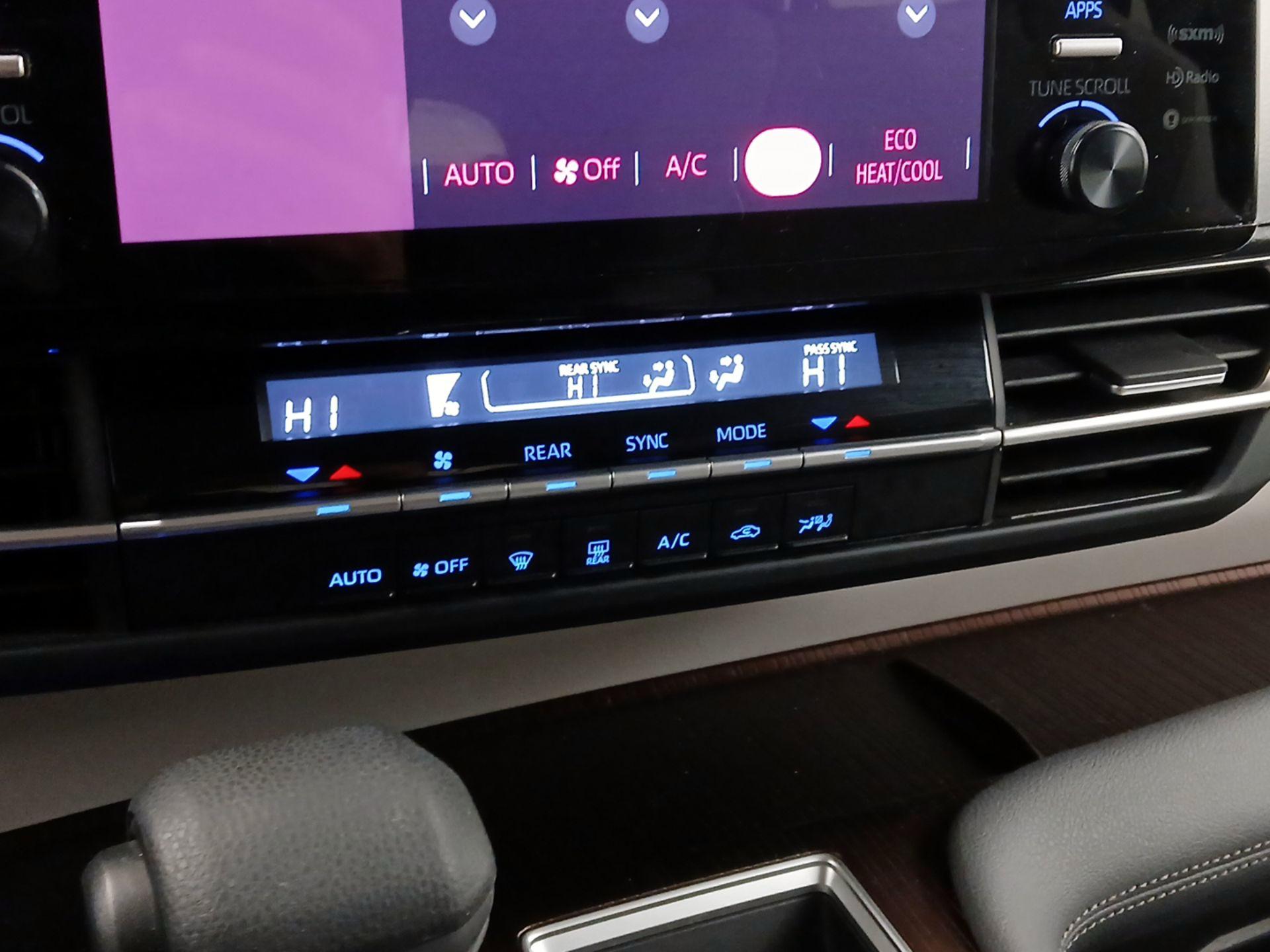 Thumbnail: 2024 Toyota Sienna - 16