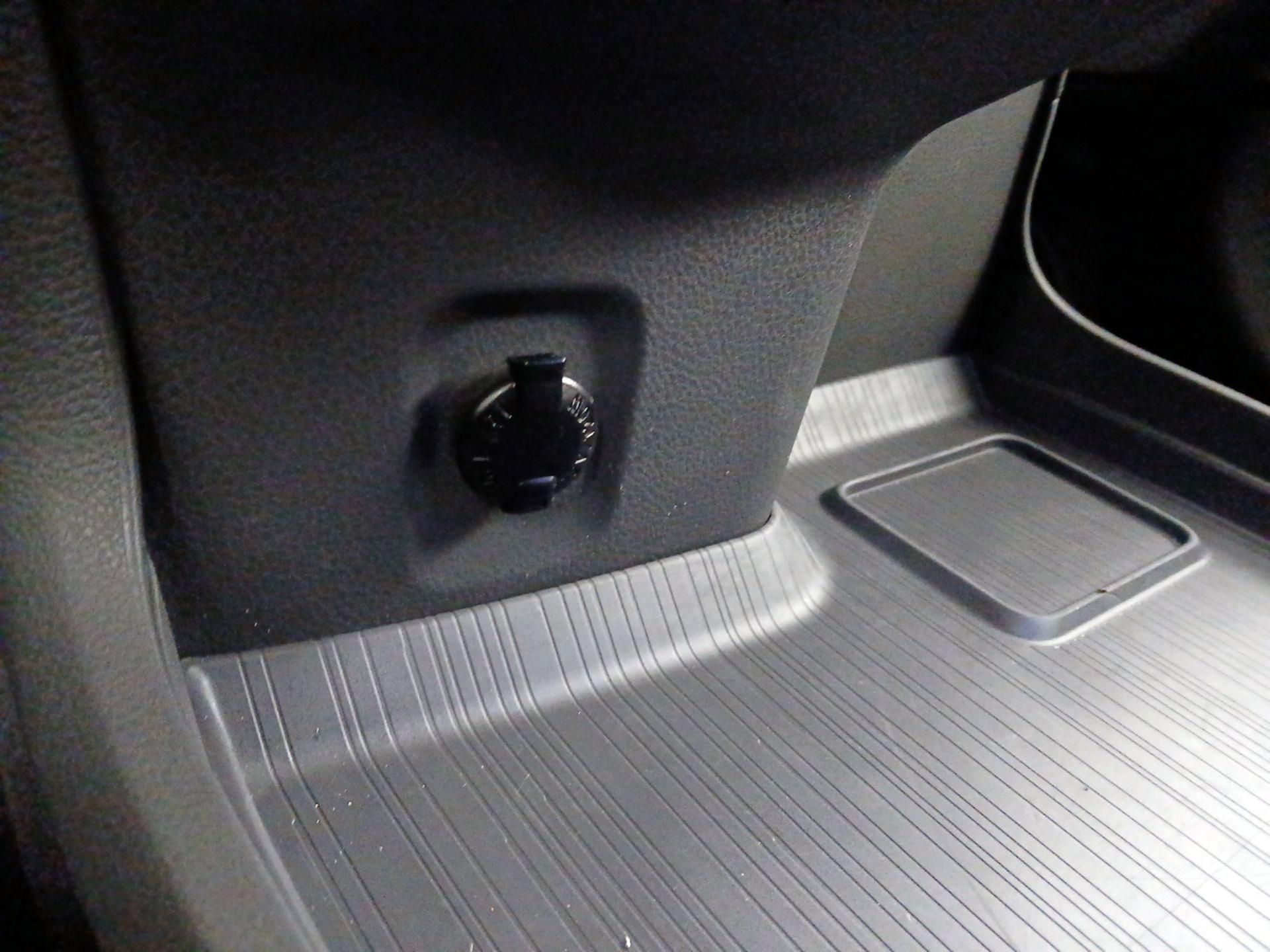 Thumbnail: 2024 Toyota Sienna - 18