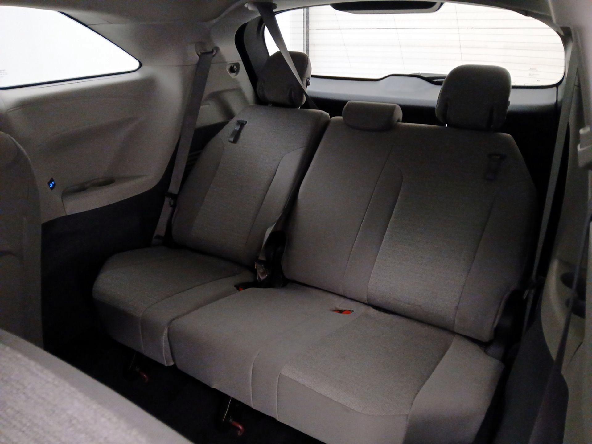 Thumbnail: 2024 Toyota Sienna - 20