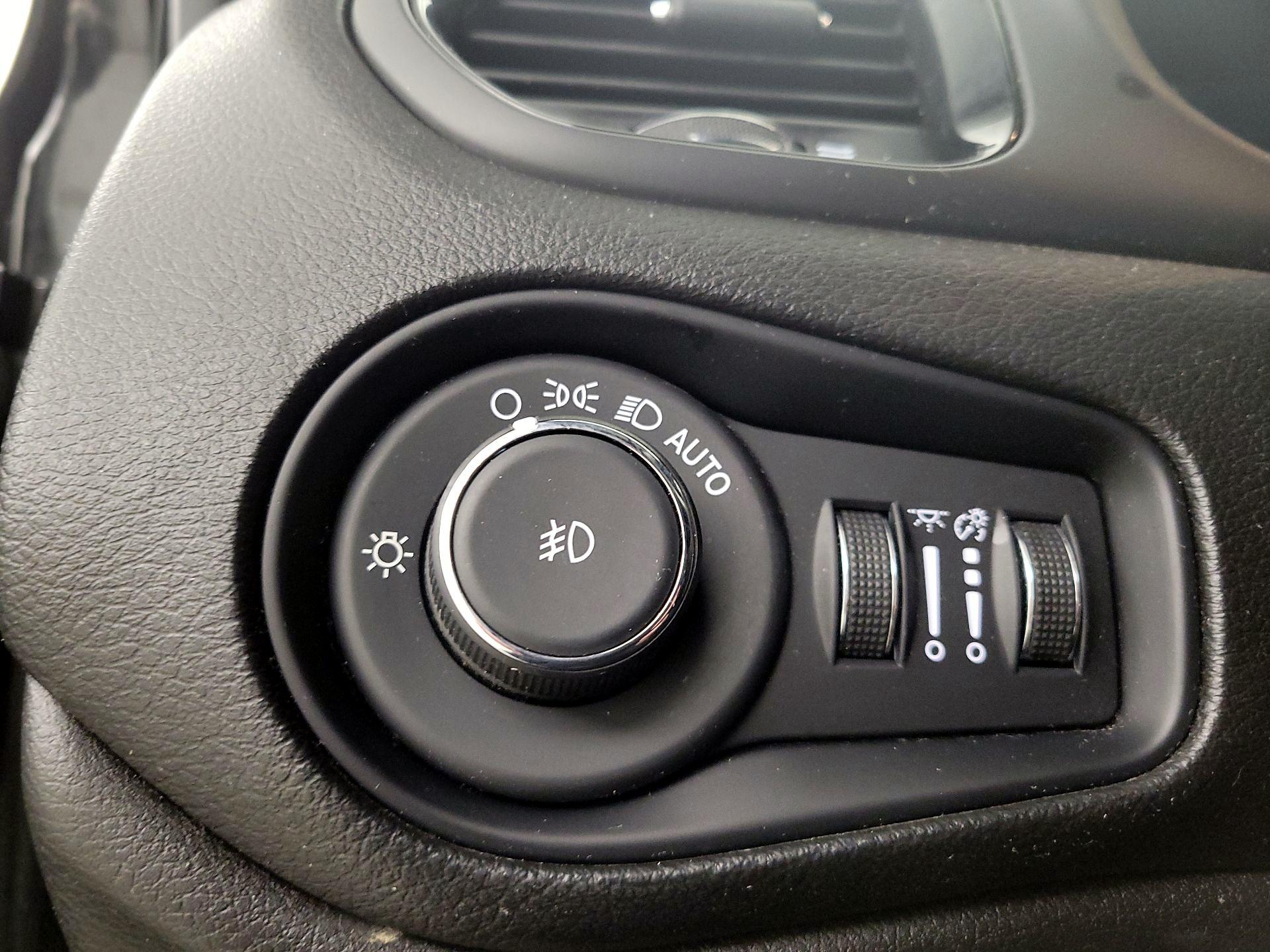 Thumbnail: 2022 Jeep Renegade - 13