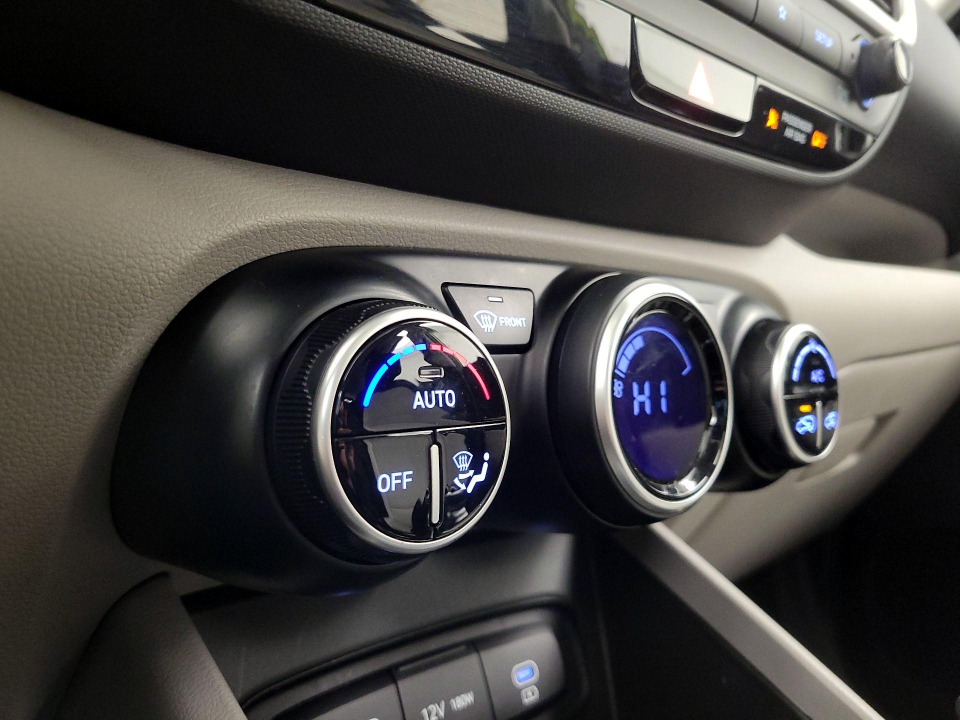 Thumbnail: 2023 Hyundai Venue - 16