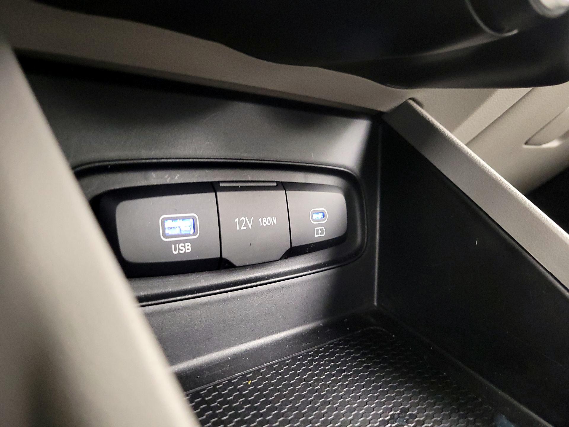 Thumbnail: 2023 Hyundai Venue - 18