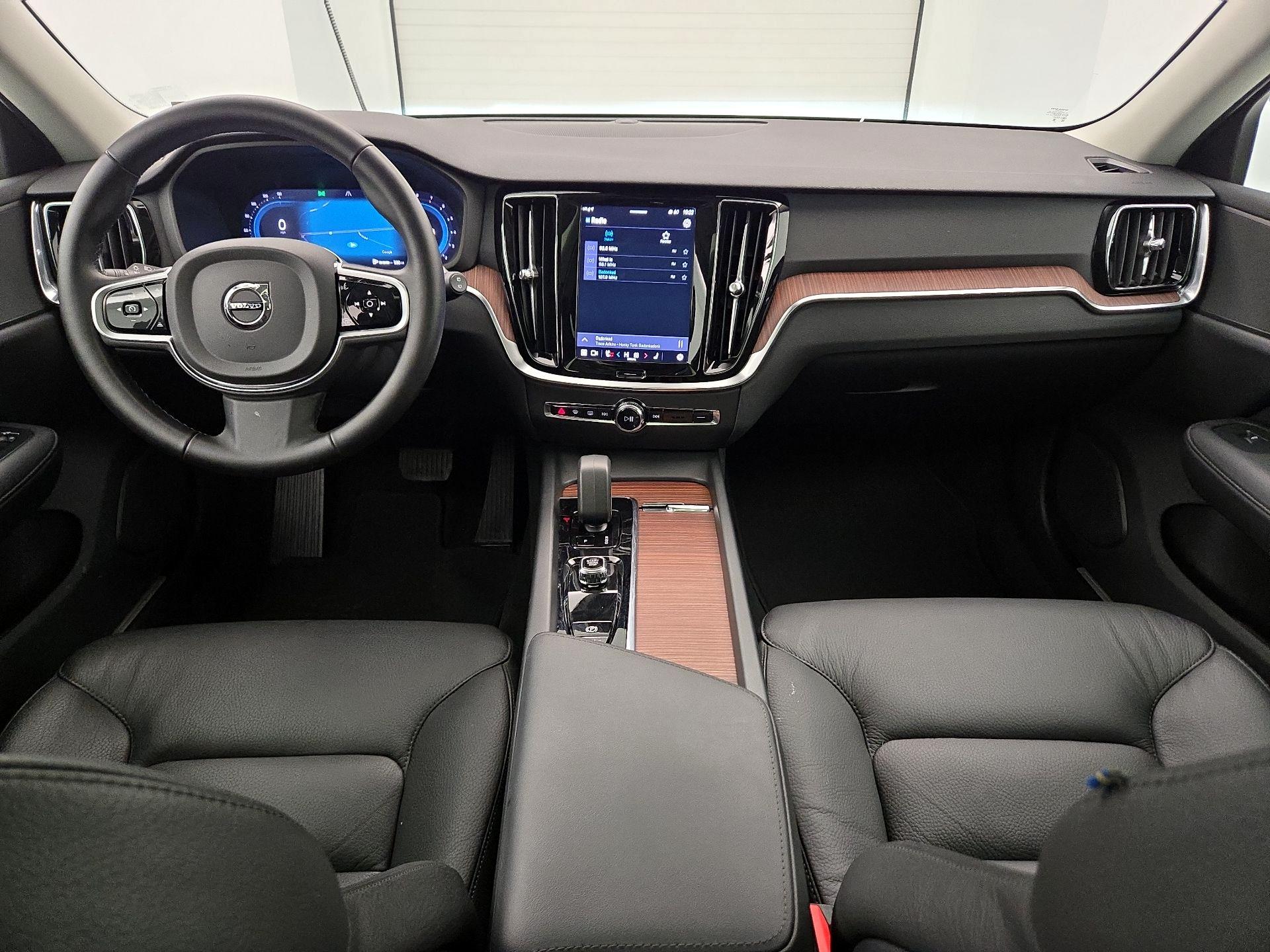 Thumbnail: 2025 Volvo S60 - 9