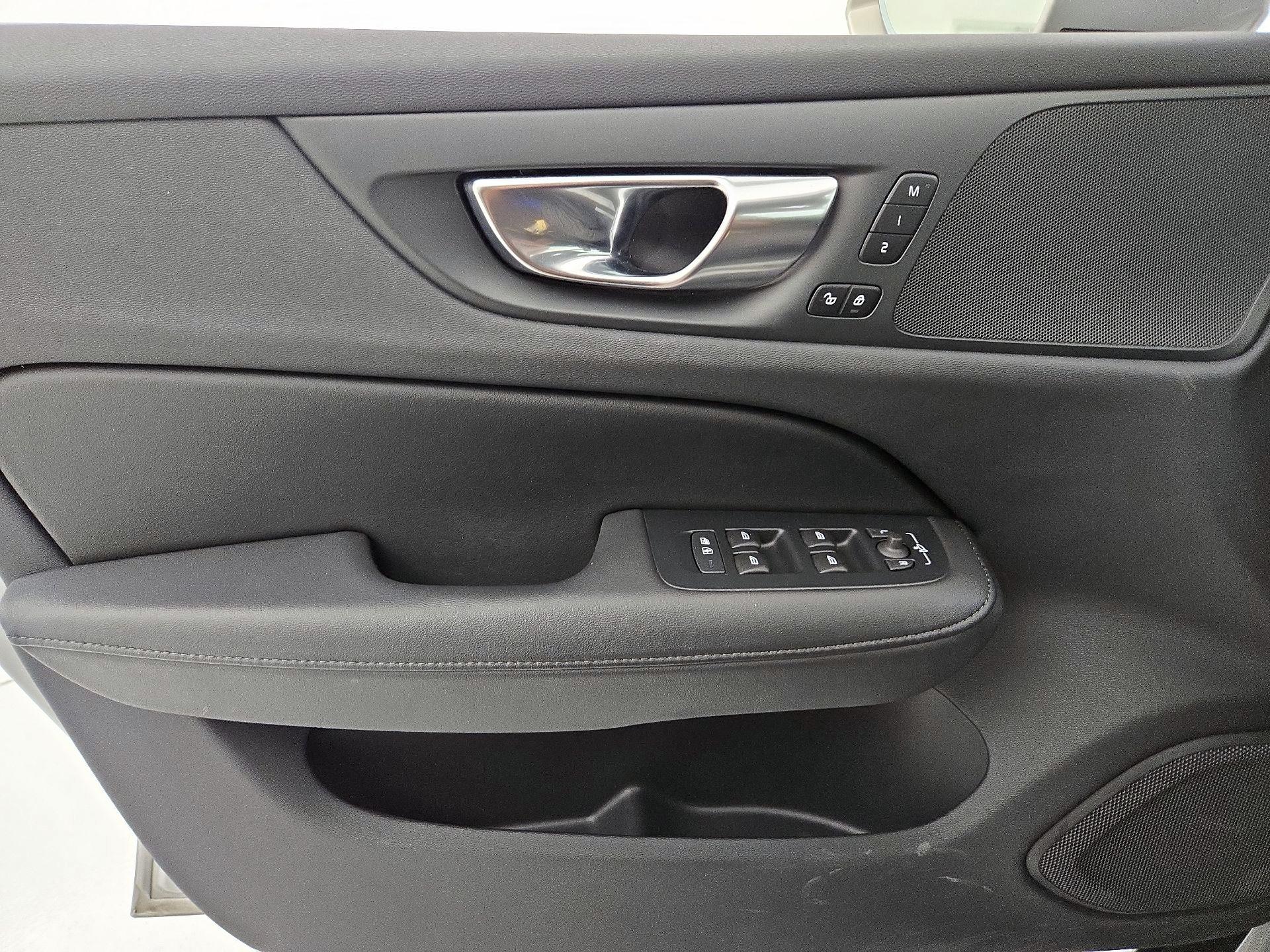 Thumbnail: 2025 Volvo S60 - 12