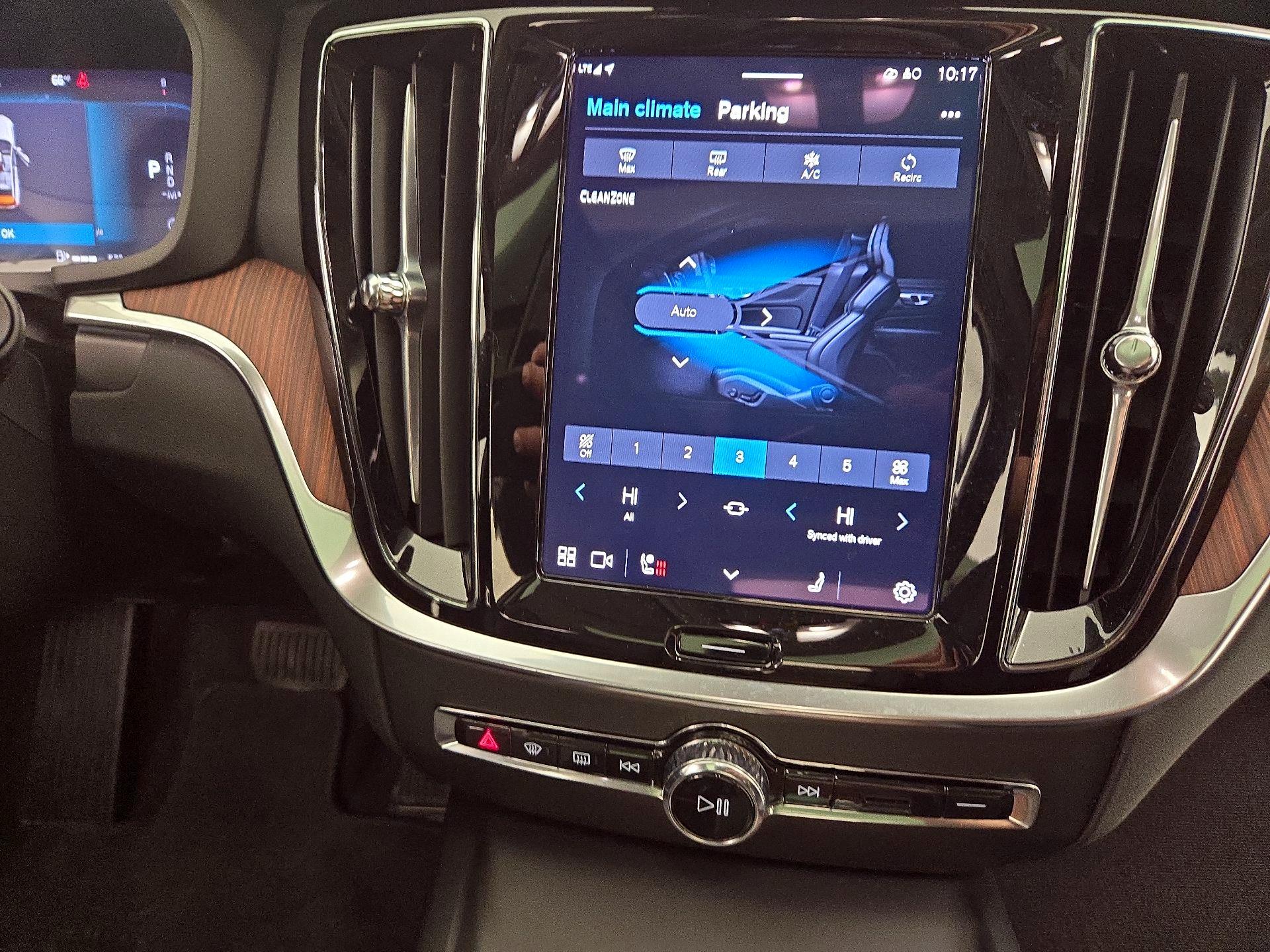 Thumbnail: 2025 Volvo S60 - 17