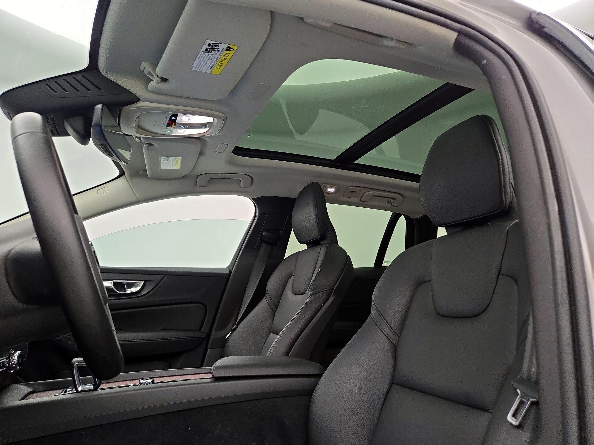 Thumbnail: 2025 Volvo S60 - 20